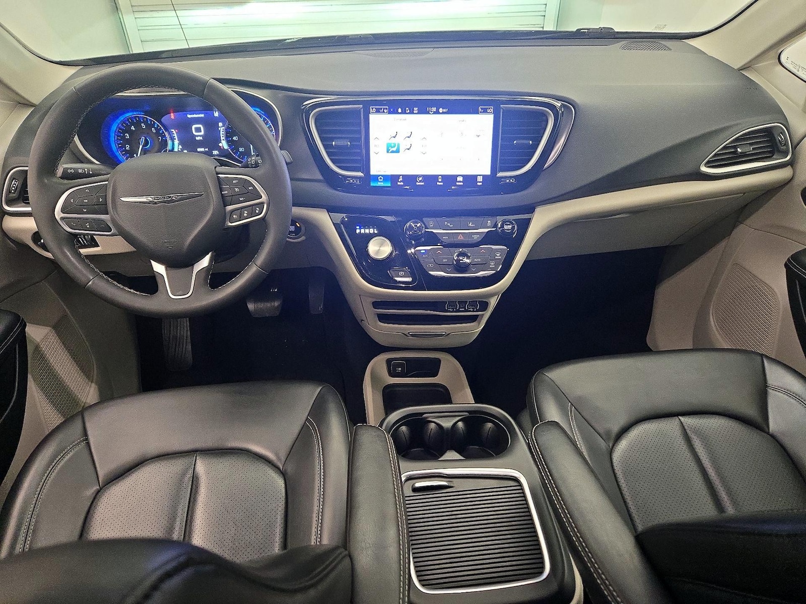 2023 Chrysler Pacifica Touring L - Photo 10