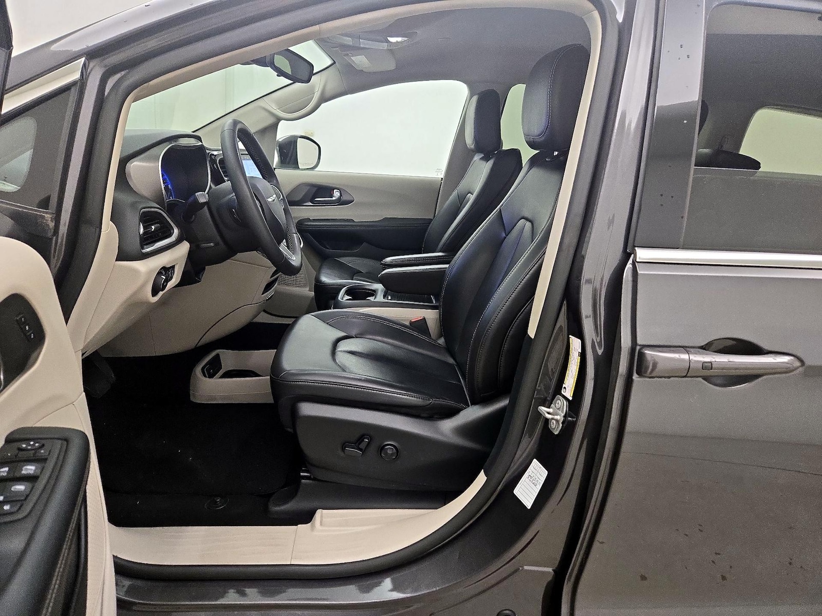 2023 Chrysler Pacifica Touring L - Photo 12