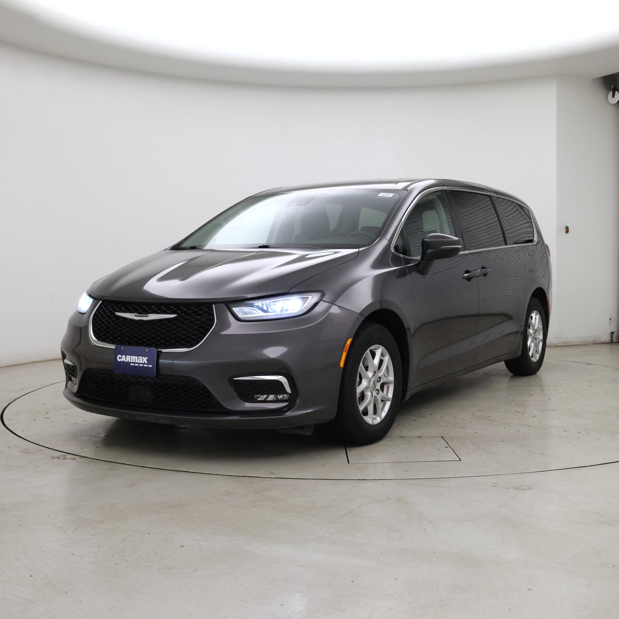 Thumbnail: 2023 Chrysler Pacifica - 4