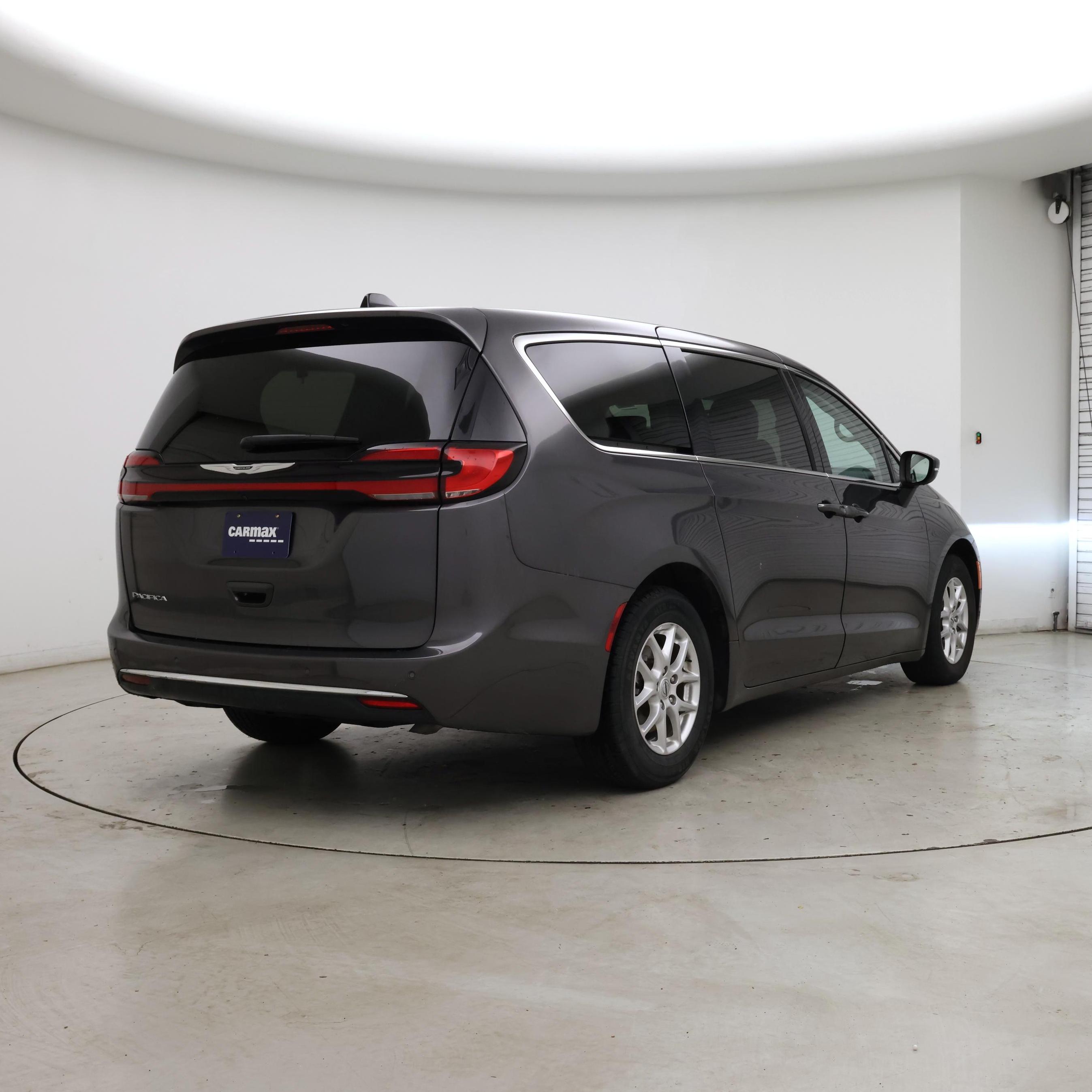 Thumbnail: 2023 Chrysler Pacifica - 8