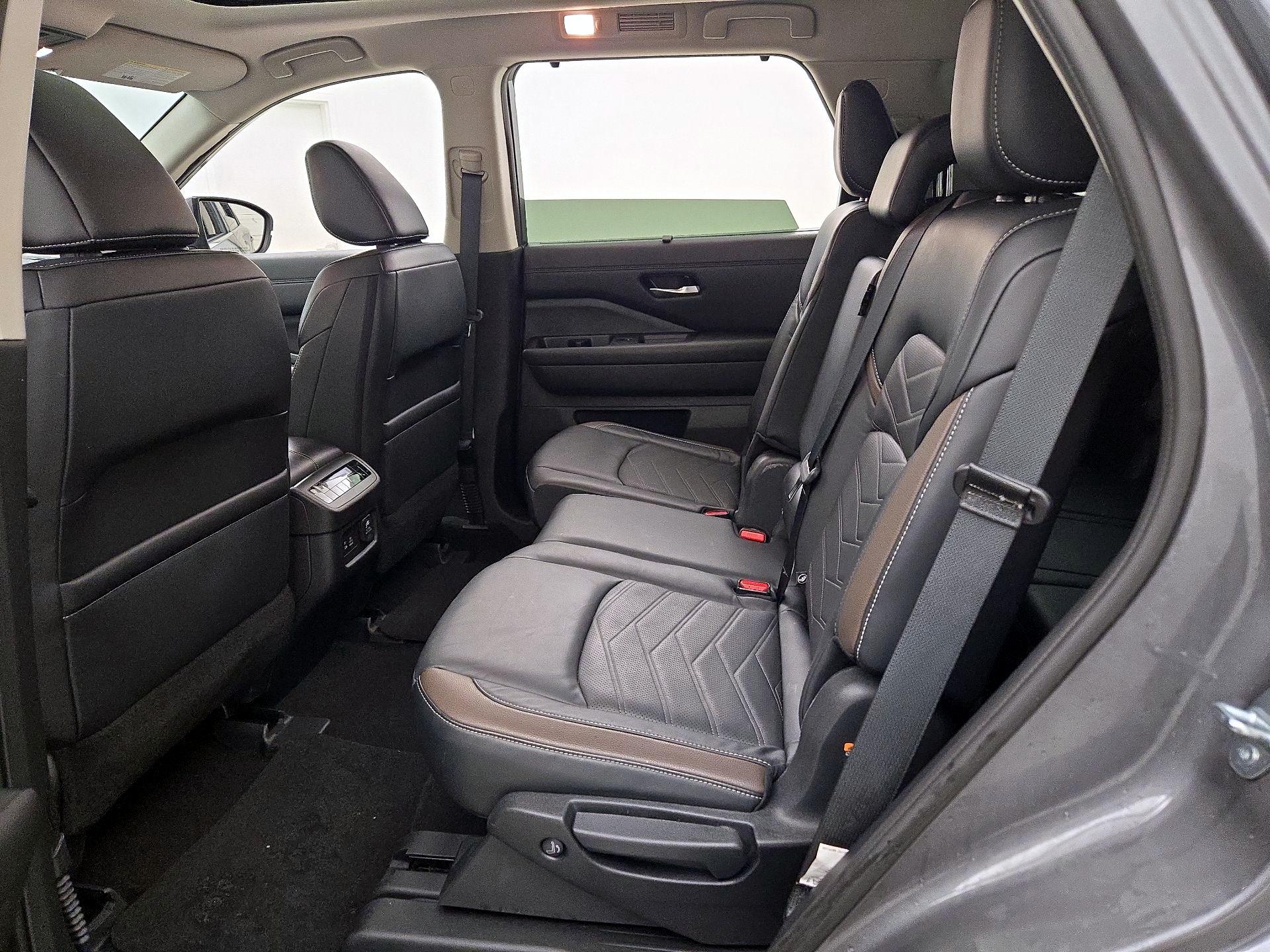Thumbnail: 2023 Nissan Pathfinder - 18
