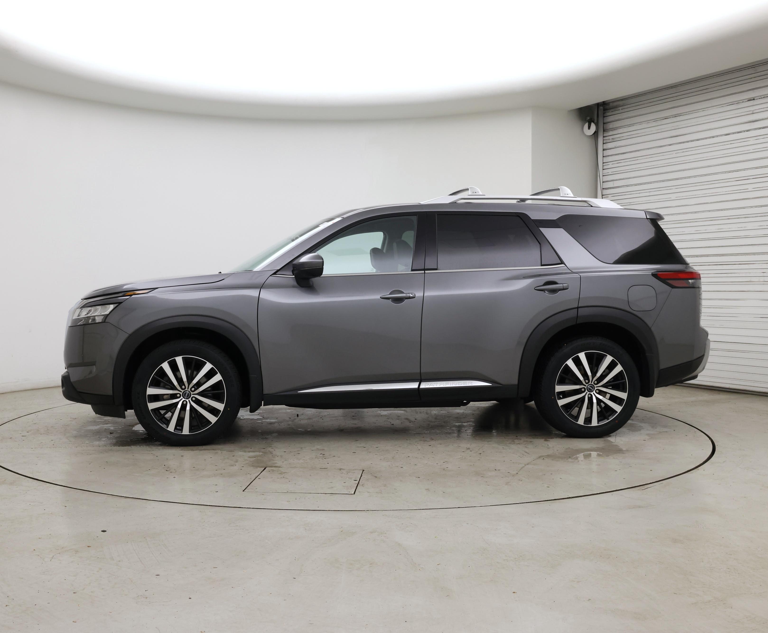 Thumbnail: 2023 Nissan Pathfinder - 3
