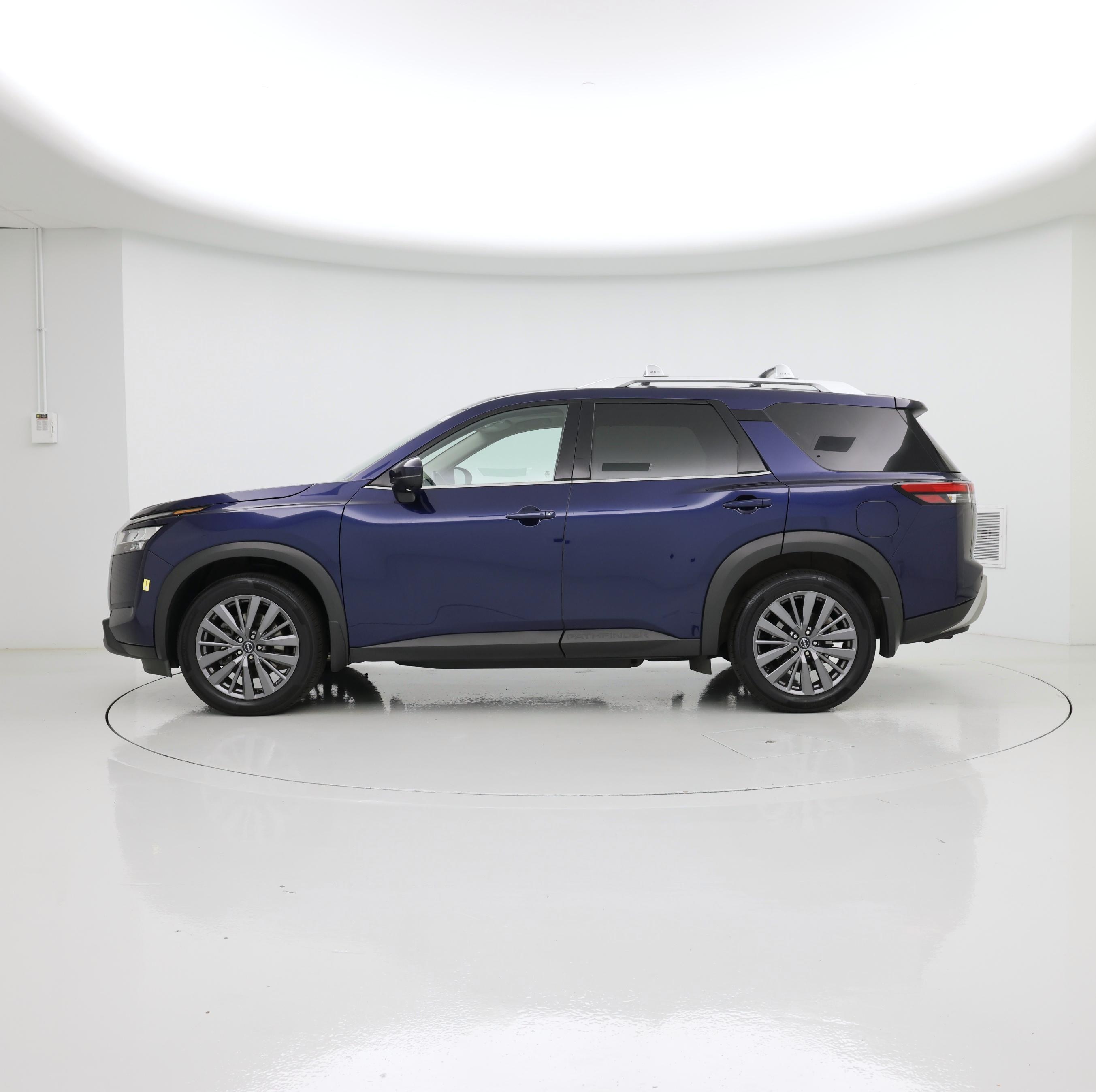 Thumbnail: 2023 Nissan Pathfinder - 3