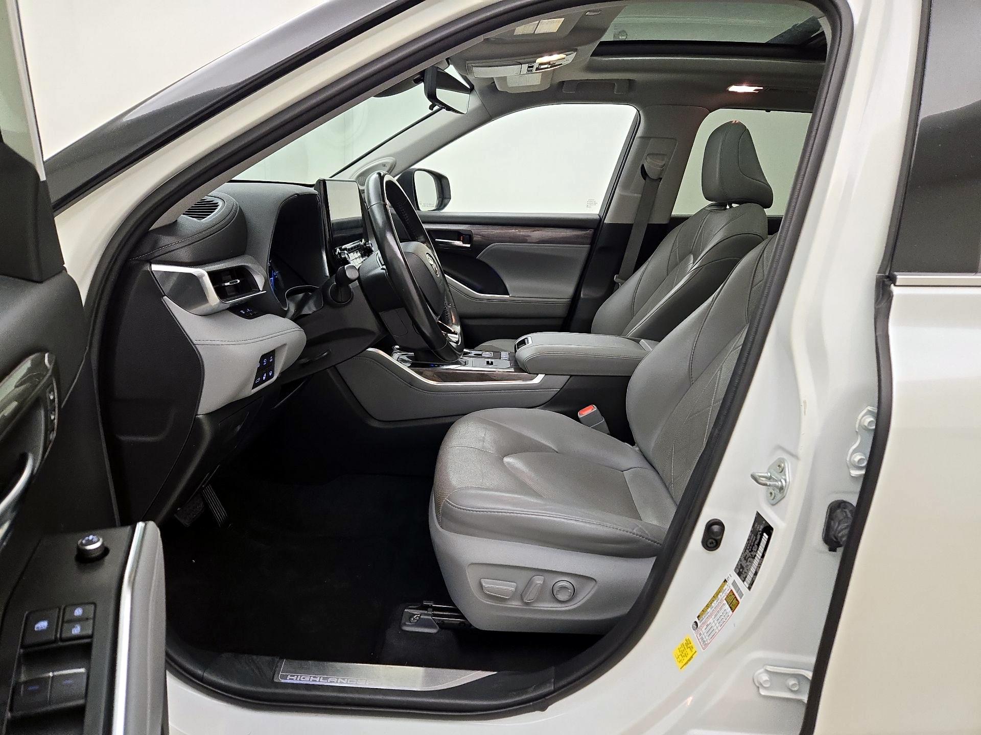 Thumbnail: 2021 Toyota Highlander - 11