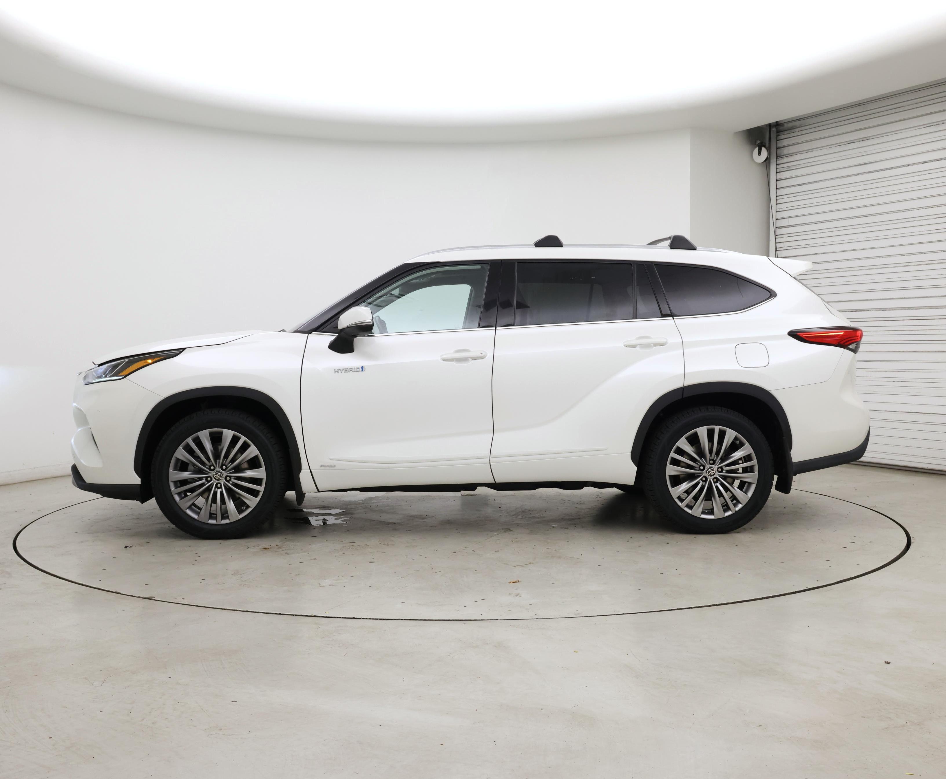 Thumbnail: 2021 Toyota Highlander - 3