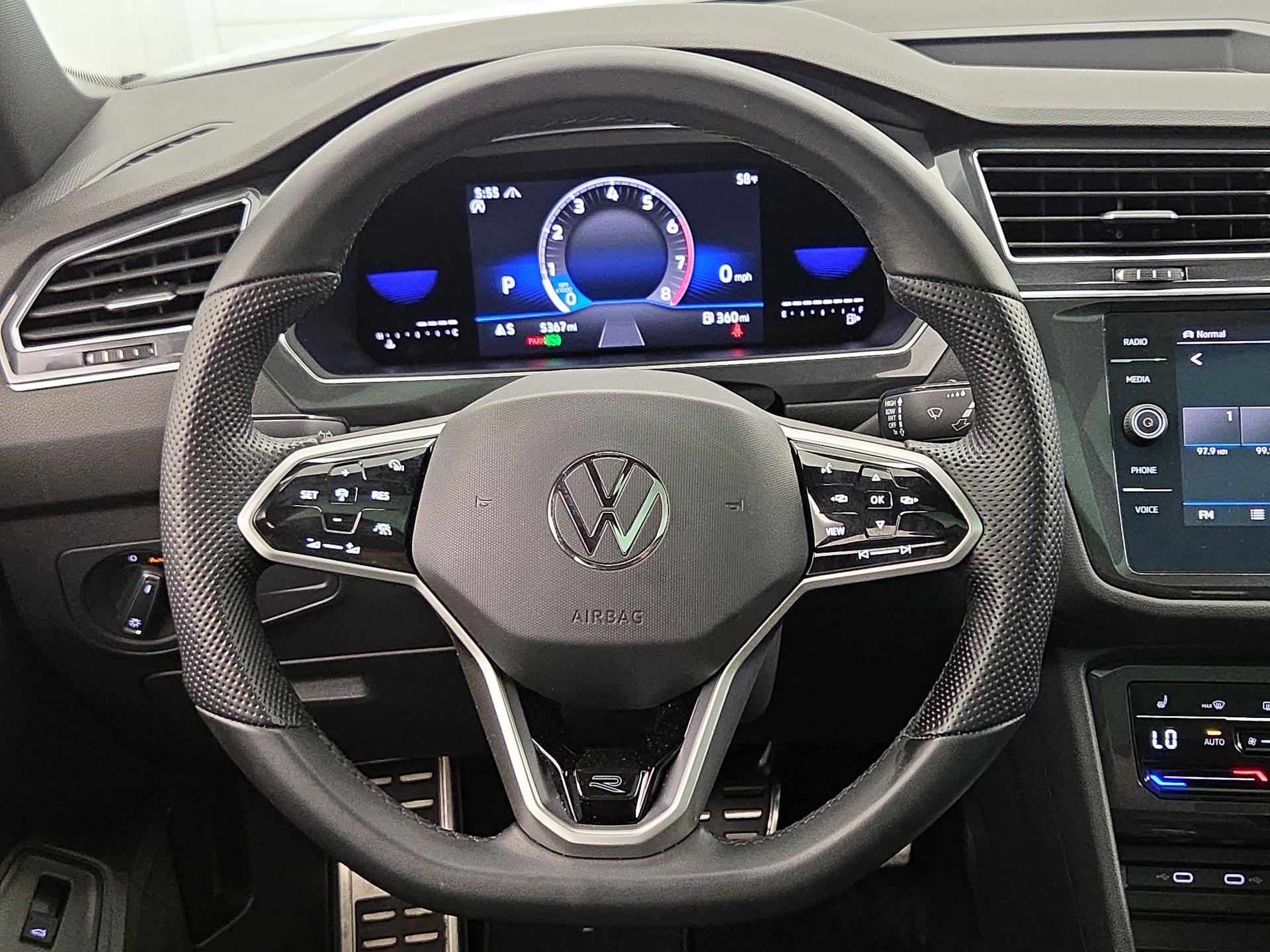 Thumbnail: 2022 Volkswagen Tiguan - 10