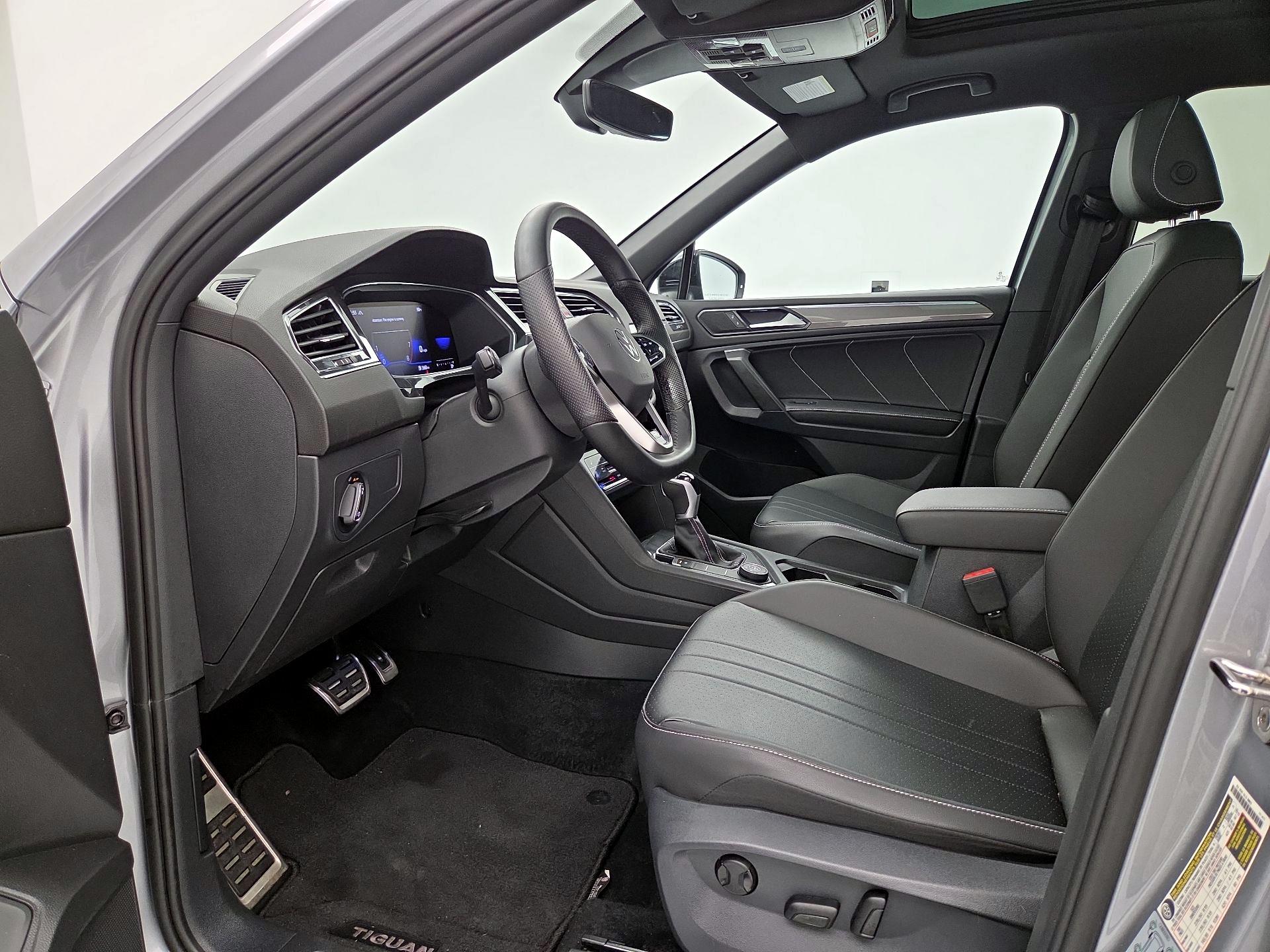 Thumbnail: 2022 Volkswagen Tiguan - 11