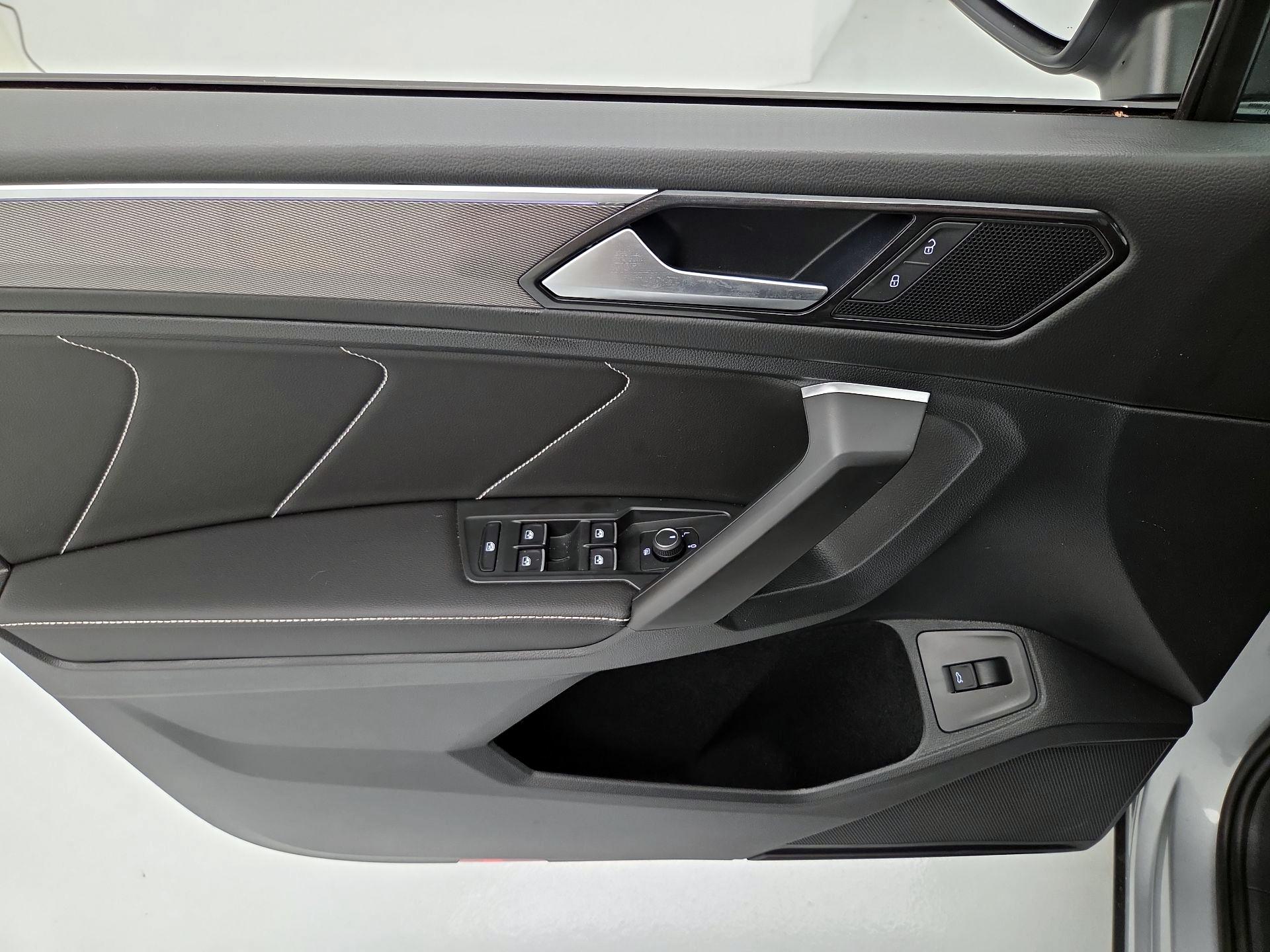 Thumbnail: 2022 Volkswagen Tiguan - 12