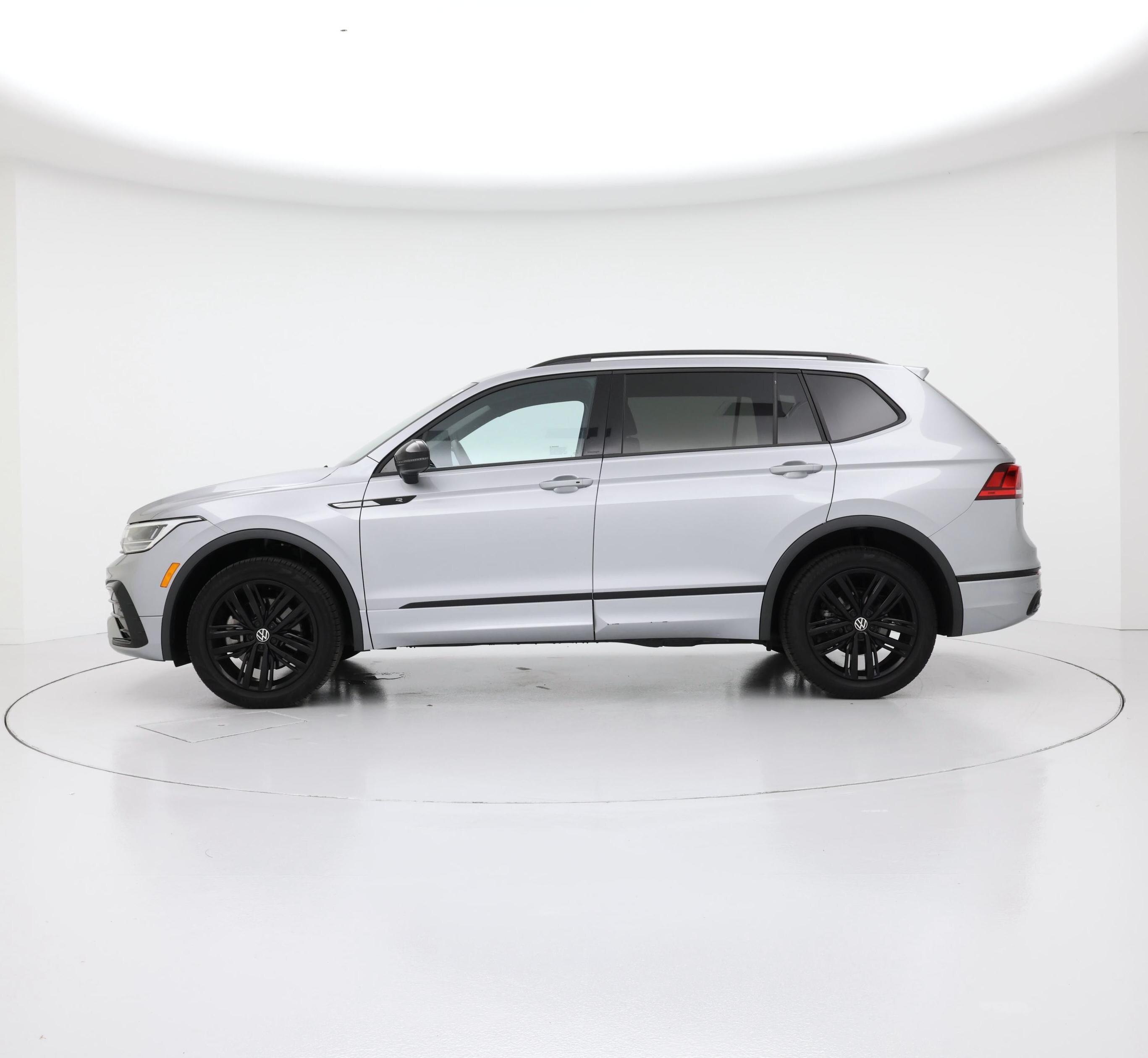 Thumbnail: 2022 Volkswagen Tiguan - 3