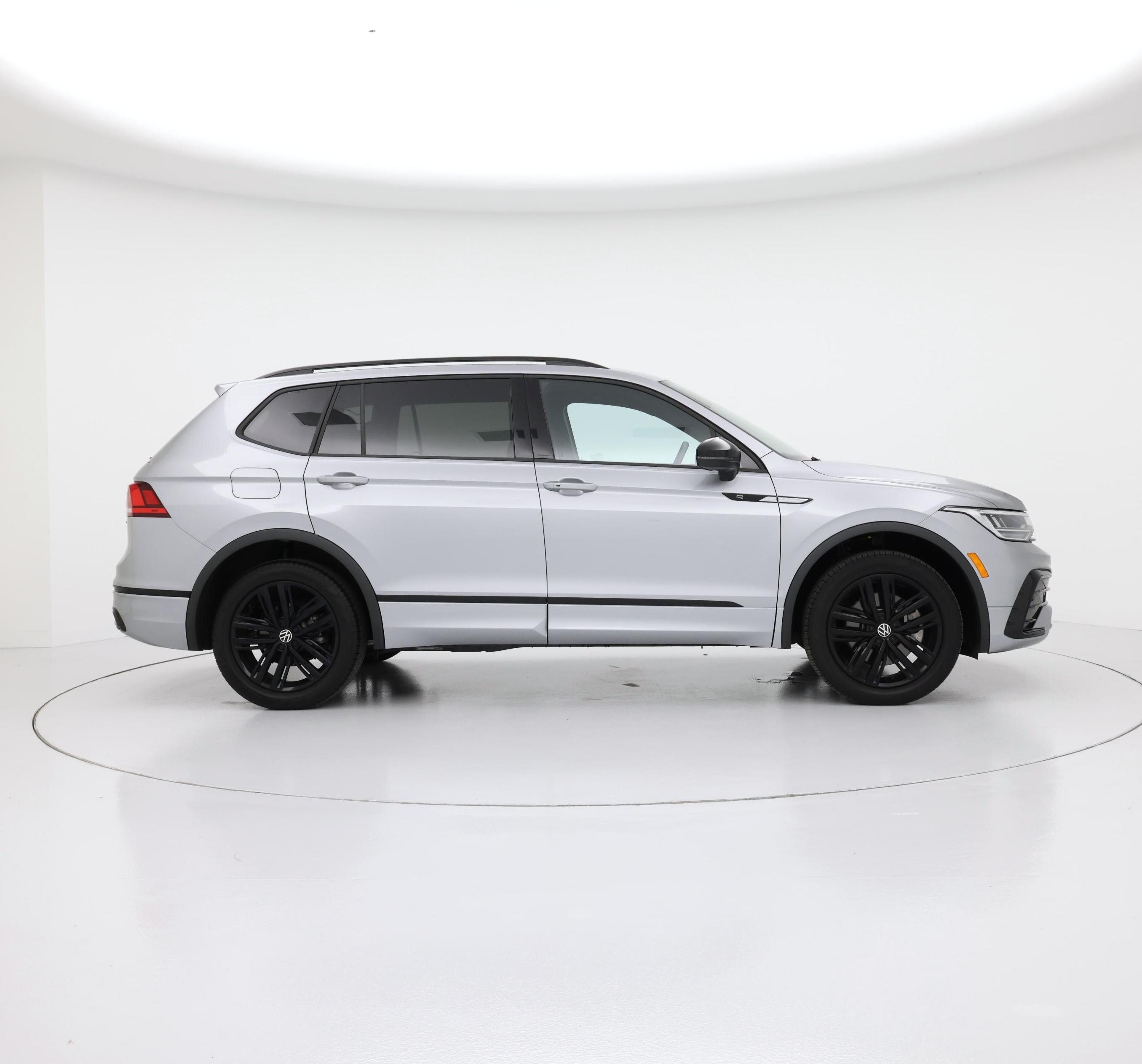 Thumbnail: 2022 Volkswagen Tiguan - 7