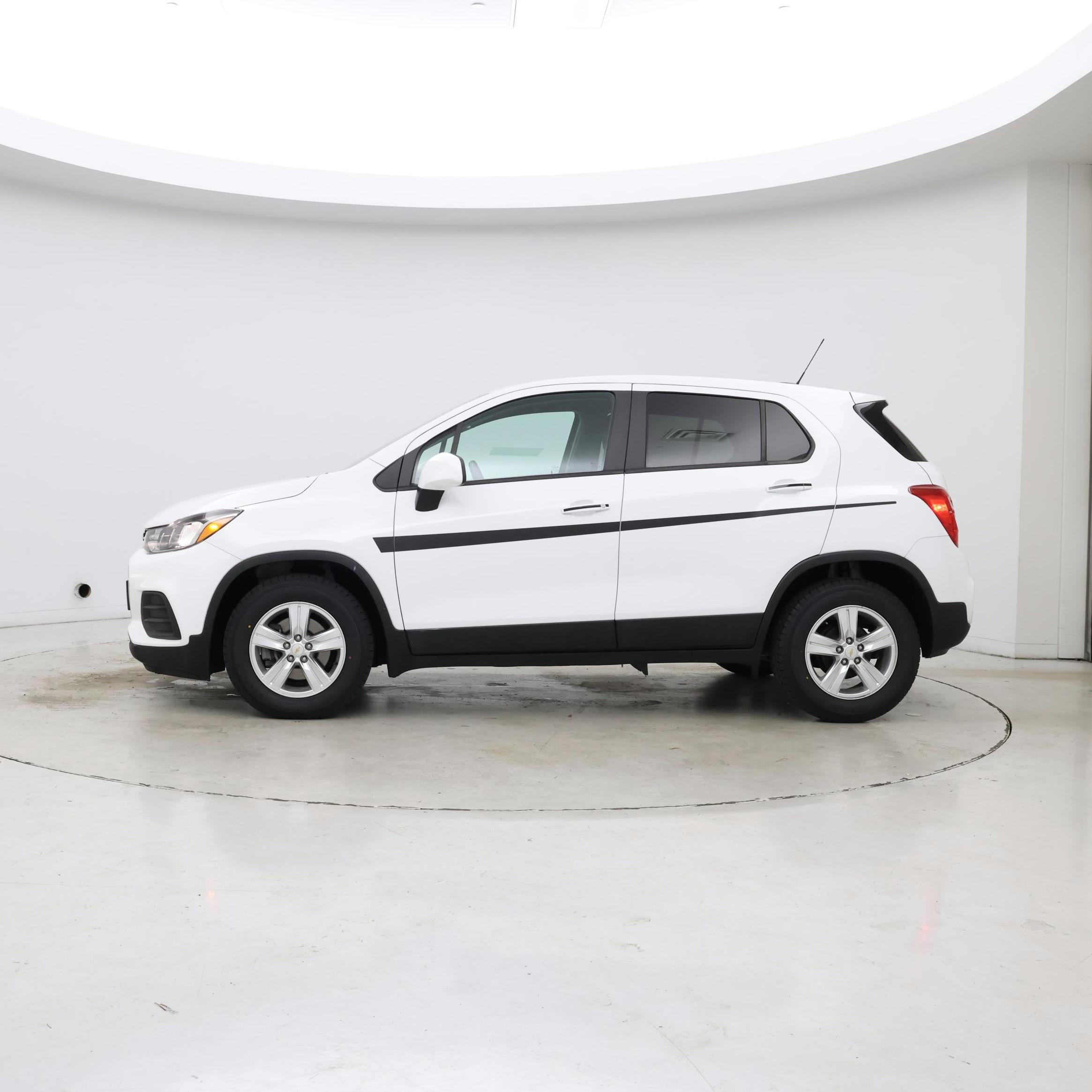 Thumbnail: 2021 Chevrolet Trax - 3