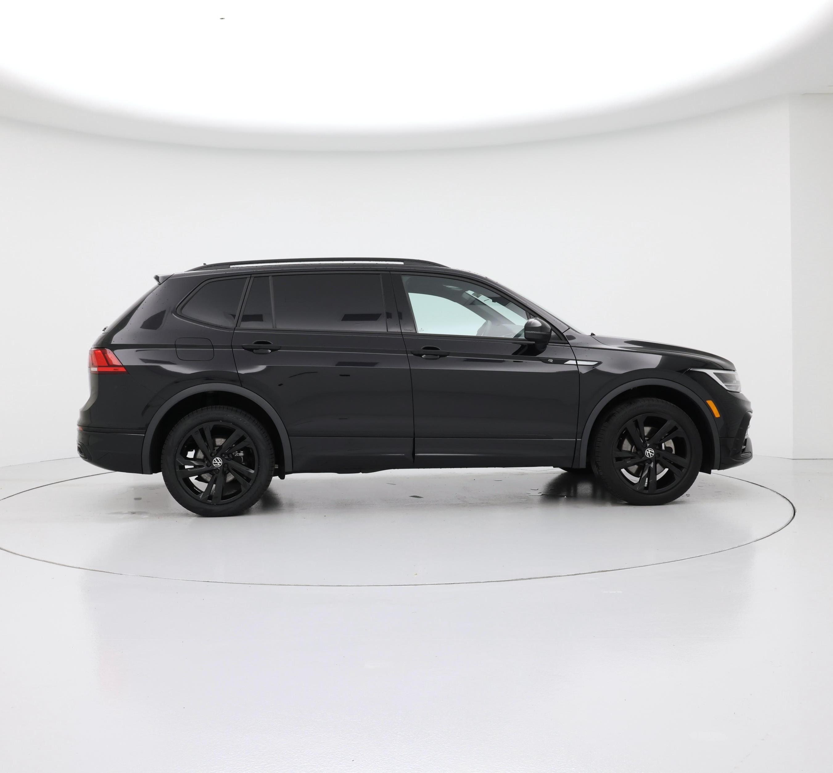 Thumbnail: 2023 Volkswagen Tiguan - 7