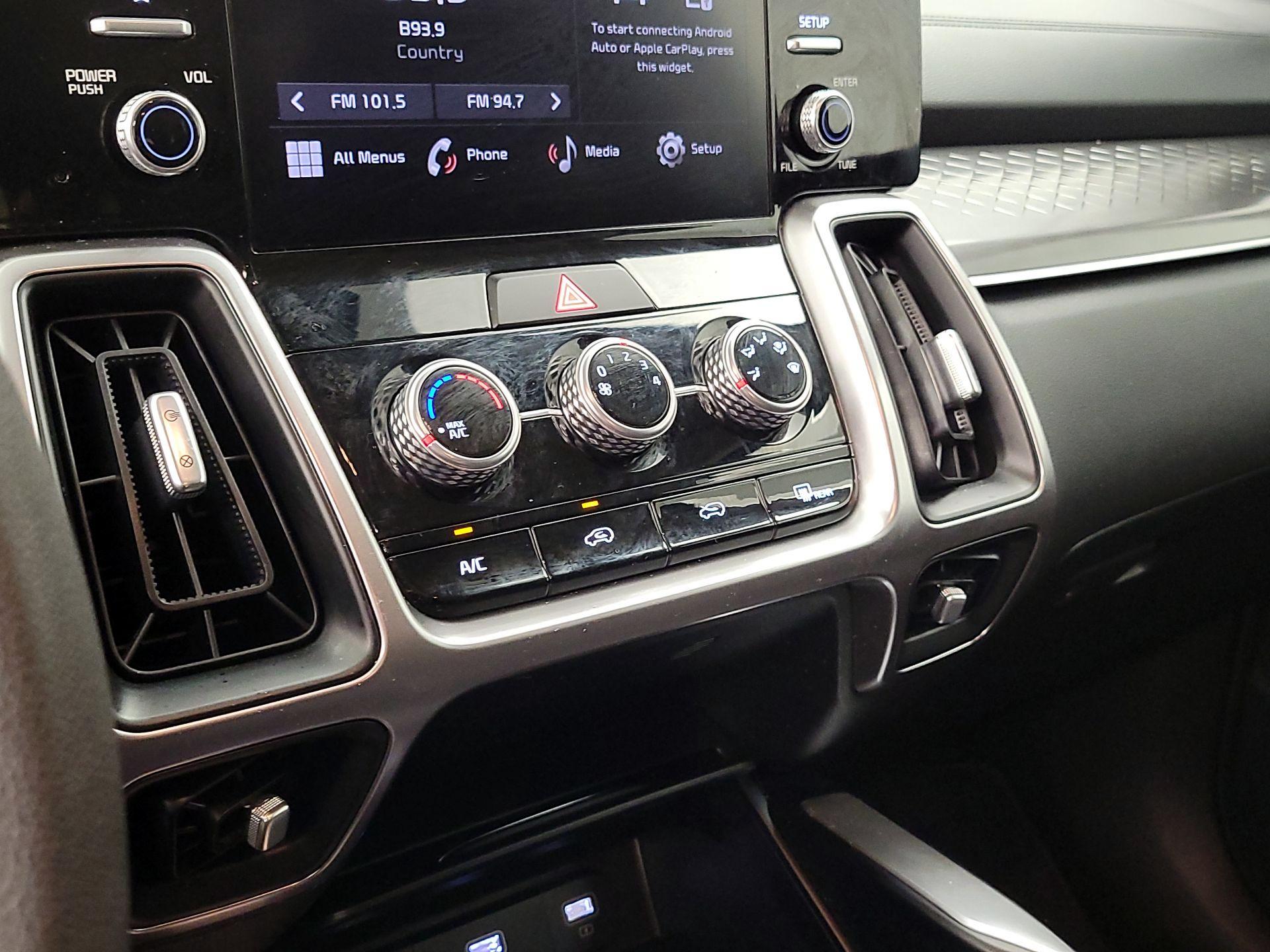 Thumbnail: 2023 Kia Sorento - 16