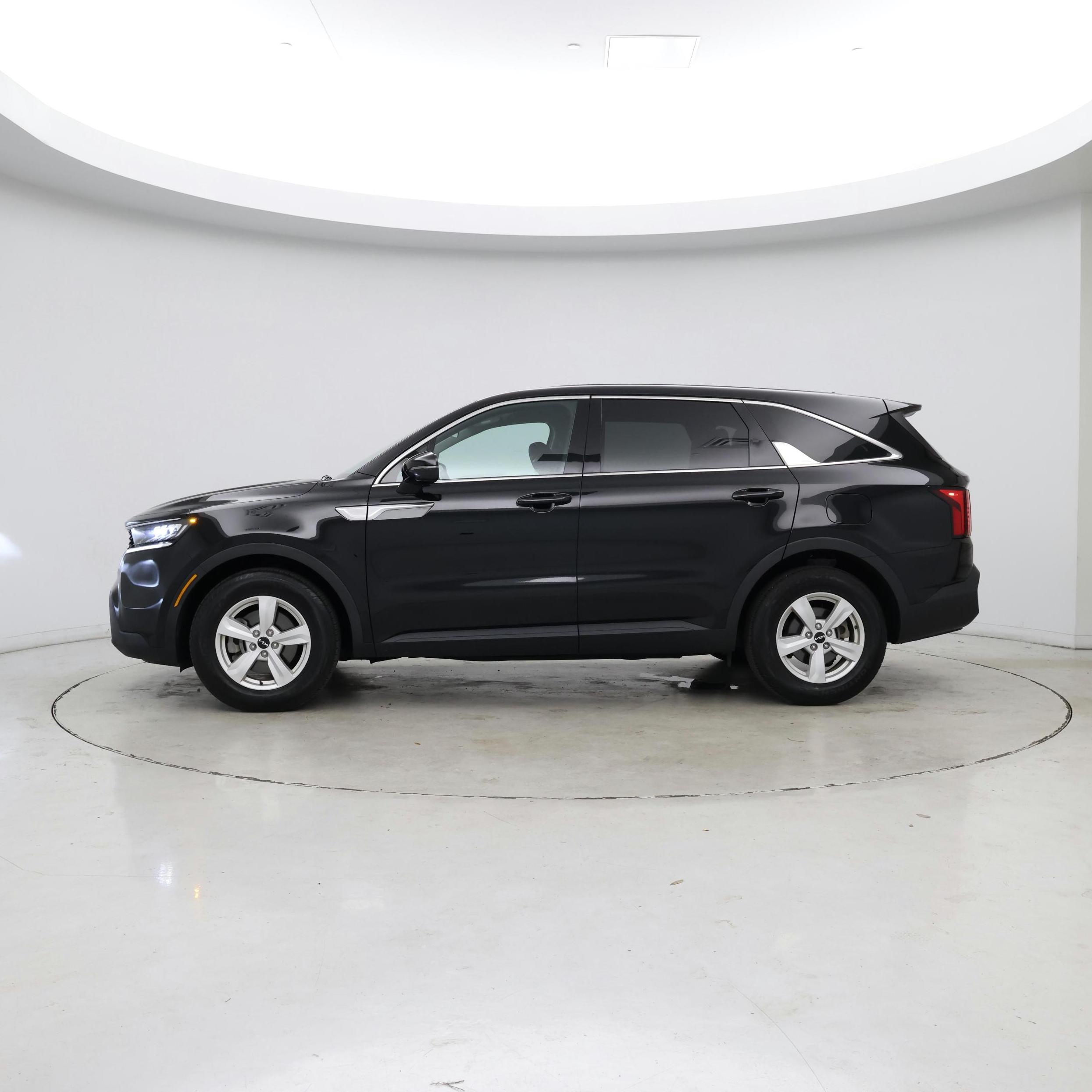Thumbnail: 2023 Kia Sorento - 3