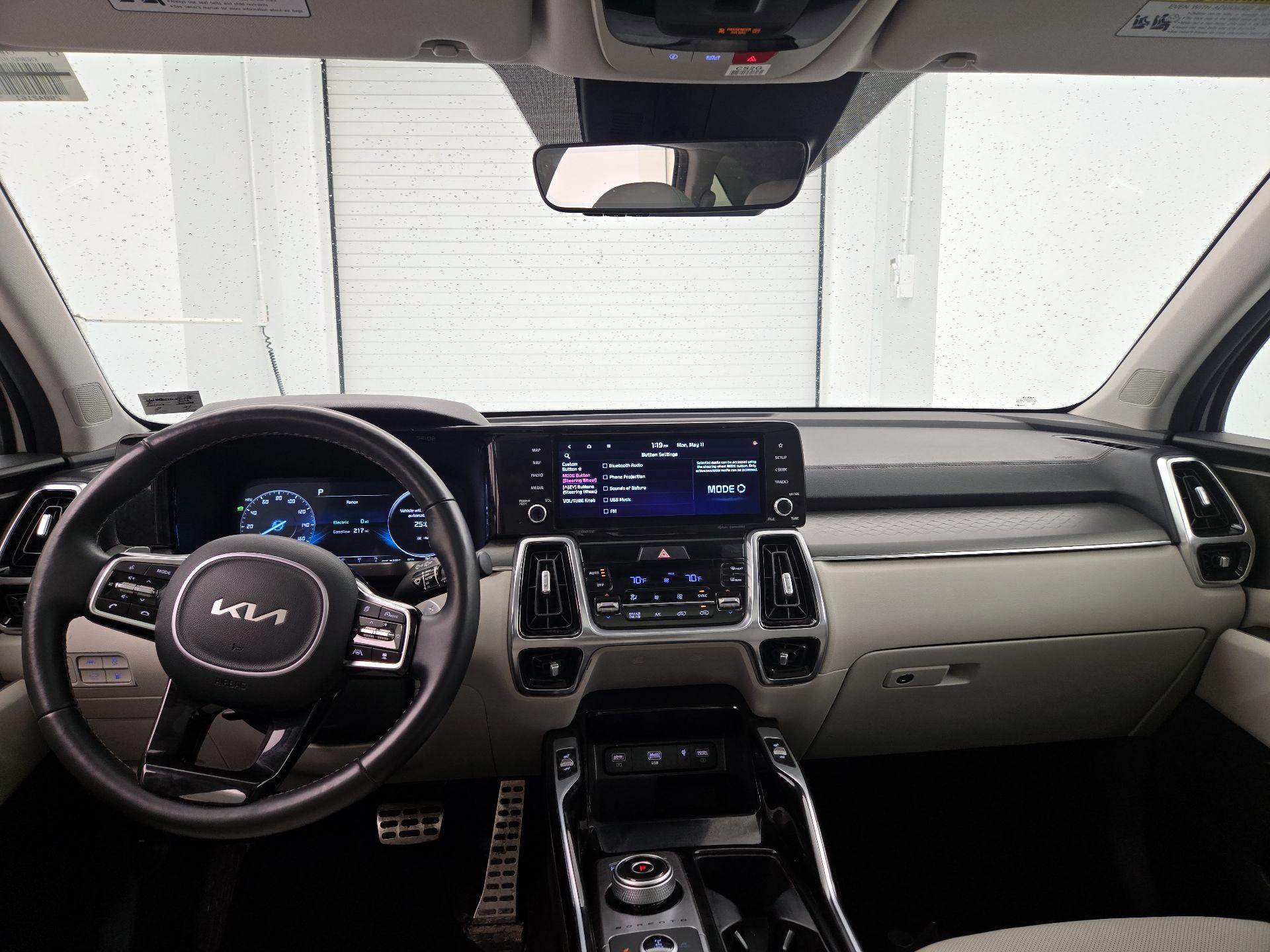 Thumbnail: 2023 Kia Sorento - 9