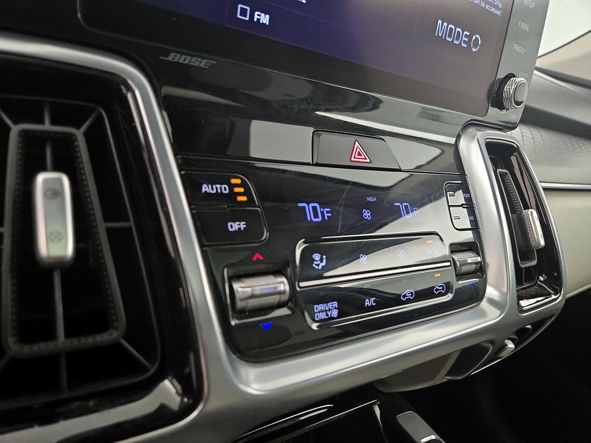 Thumbnail: 2023 Kia Sorento - 17