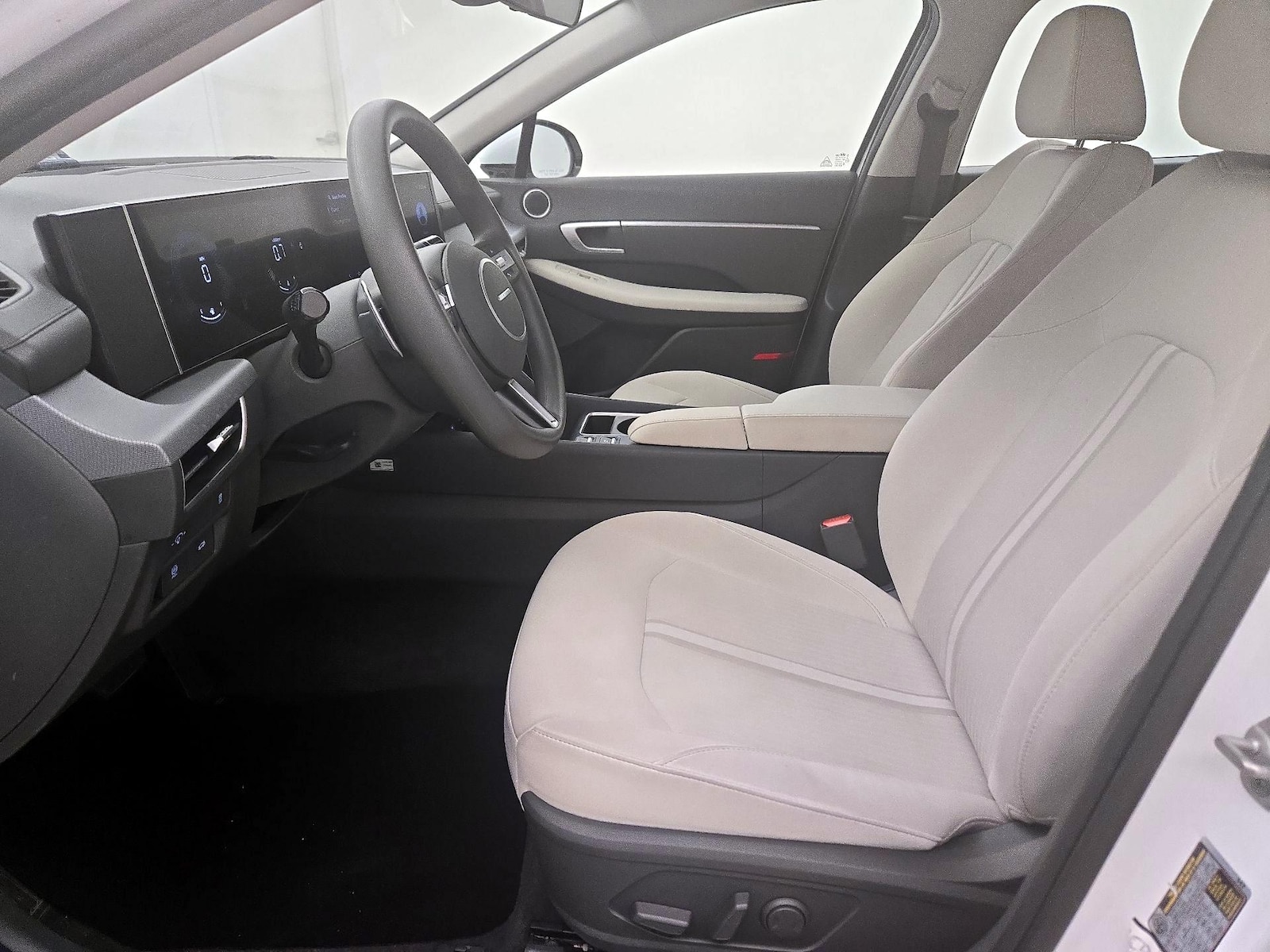 2025 Hyundai Sonata SEL - Photo 12