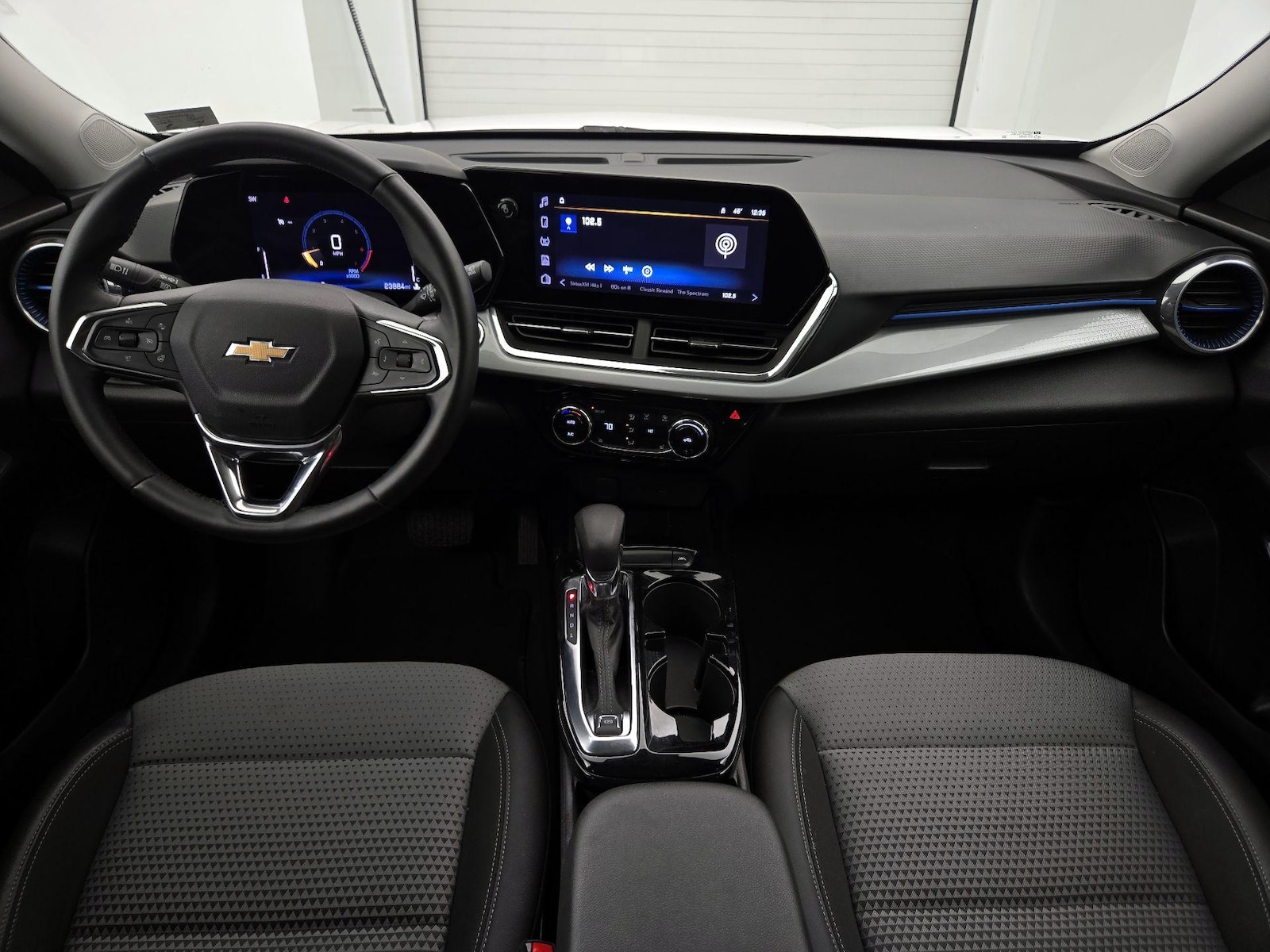 2025 Chevrolet Trax LT - Photo 10