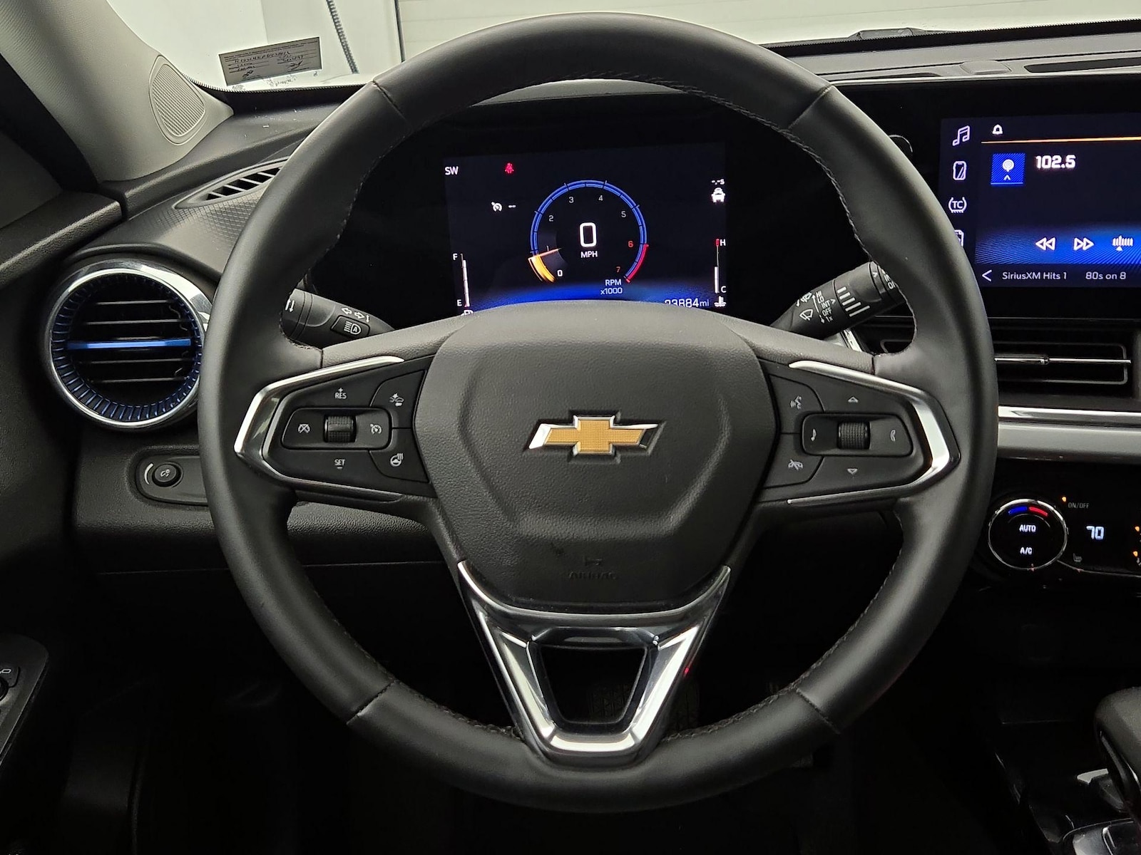 2025 Chevrolet Trax LT - Photo 11