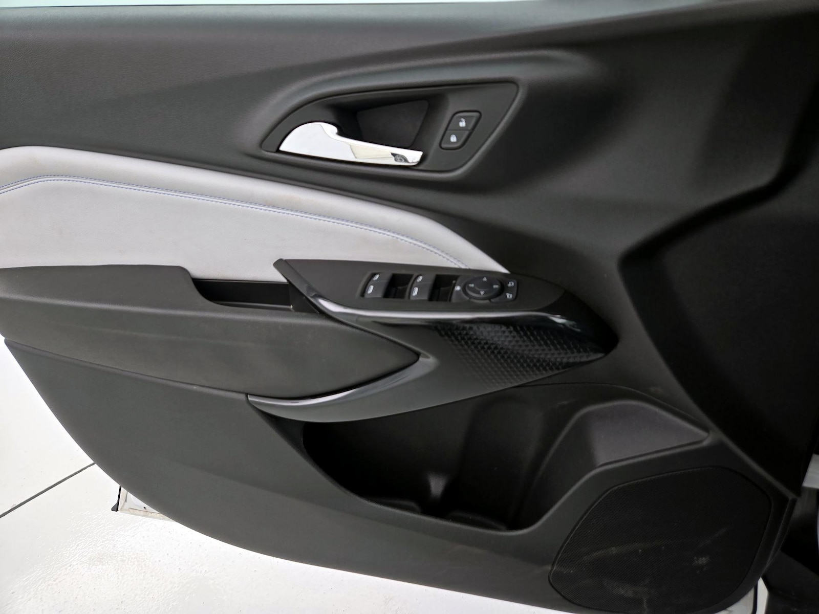 2025 Chevrolet Trax LT - Photo 13