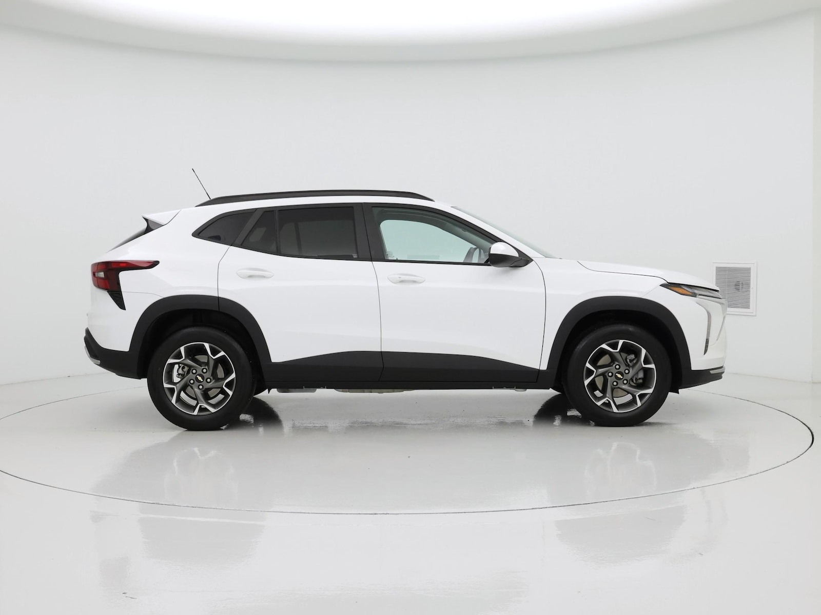 2025 Chevrolet Trax LT - Photo 8