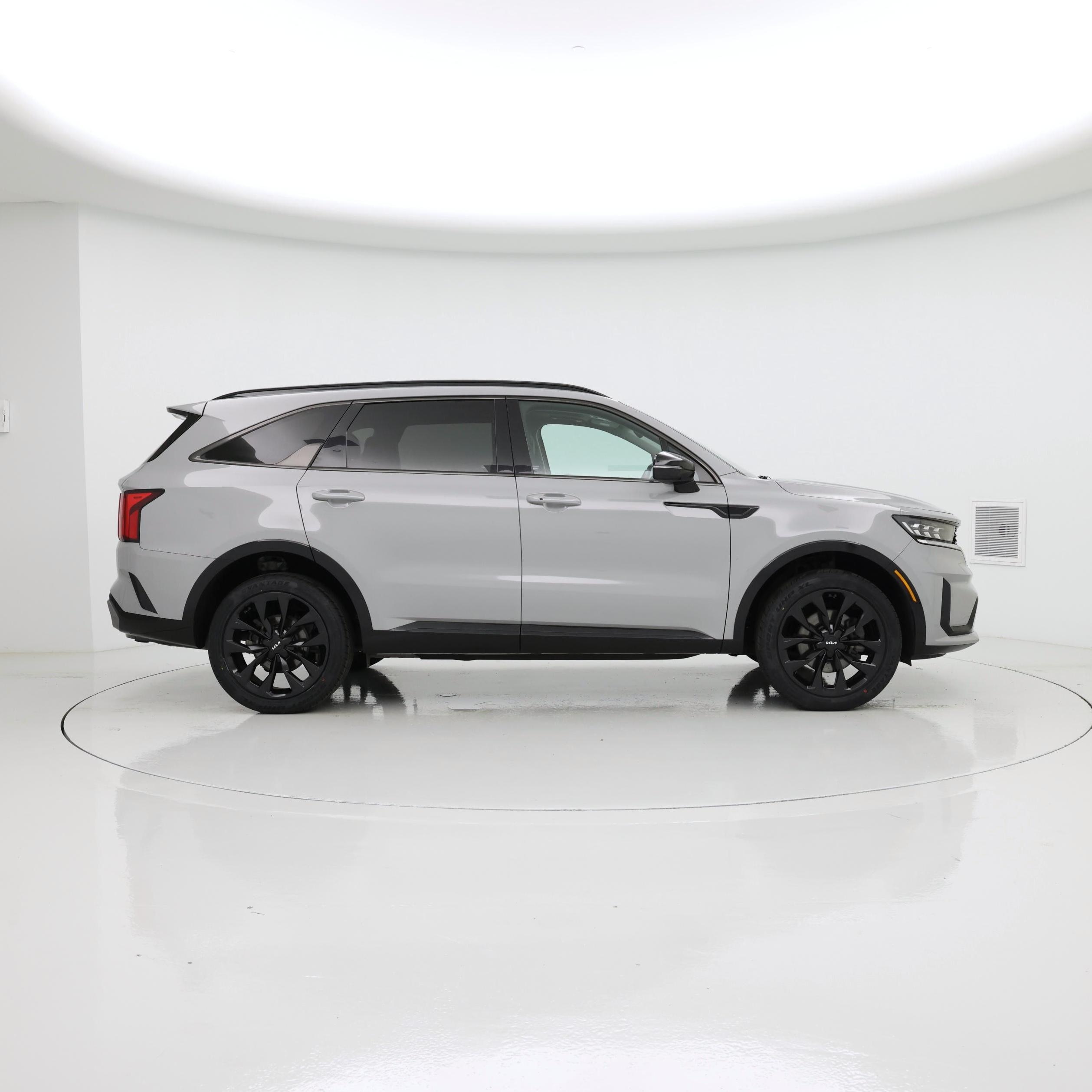 Thumbnail: 2023 Kia Sorento - 7