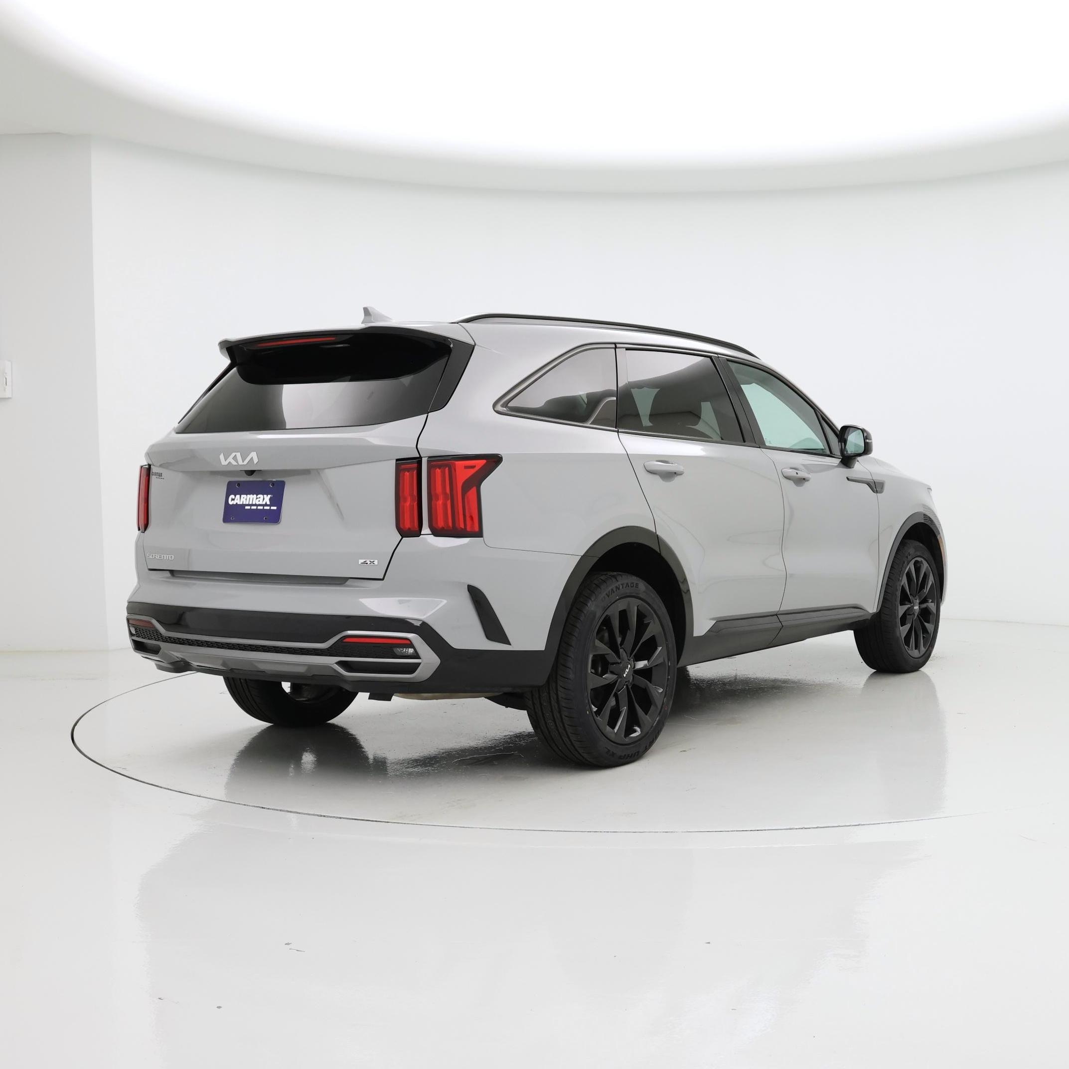 Thumbnail: 2023 Kia Sorento - 8