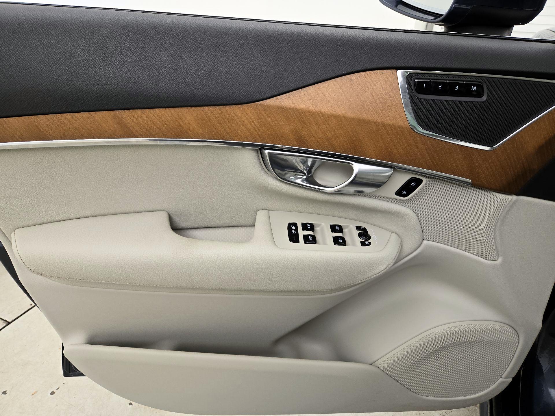 Thumbnail: 2022 Volvo XC90 - 12