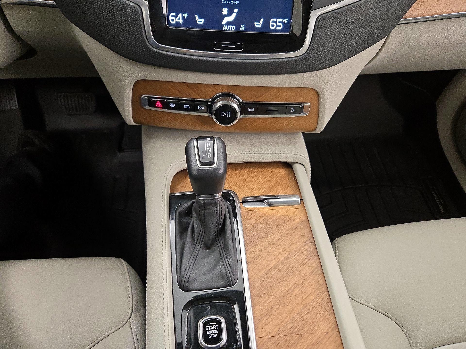 Thumbnail: 2022 Volvo XC90 - 16
