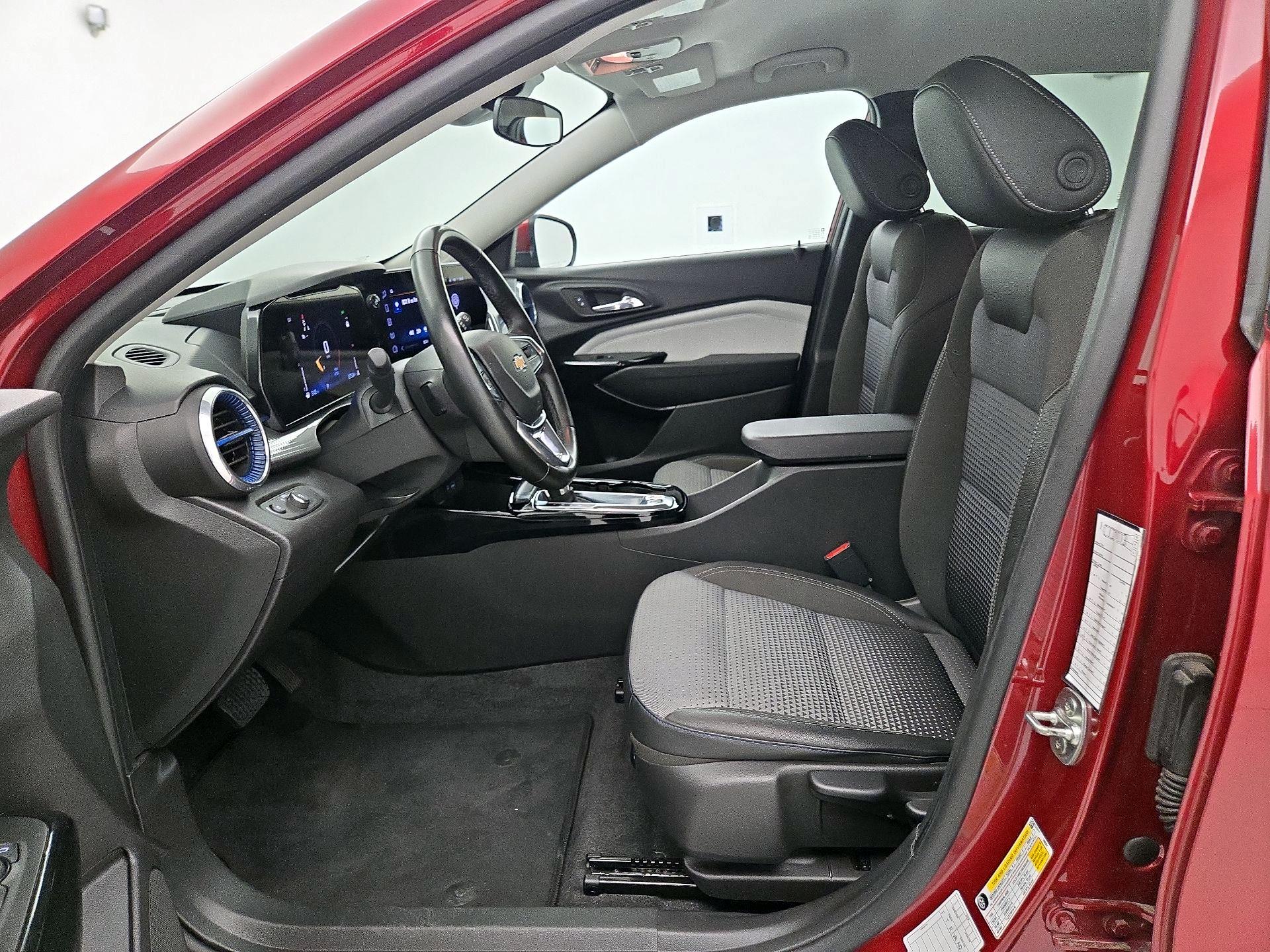 Thumbnail: 2025 Chevrolet Trax - 11
