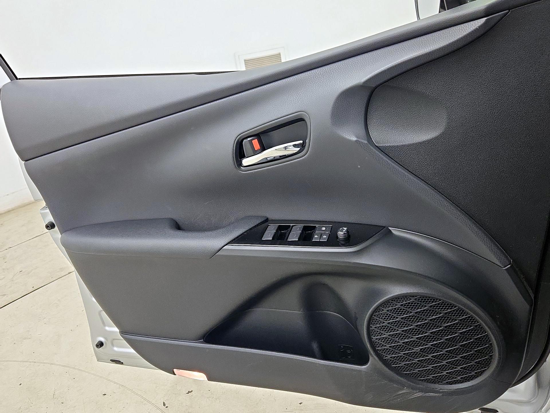Thumbnail: 2020 Toyota Prius Prime - 12