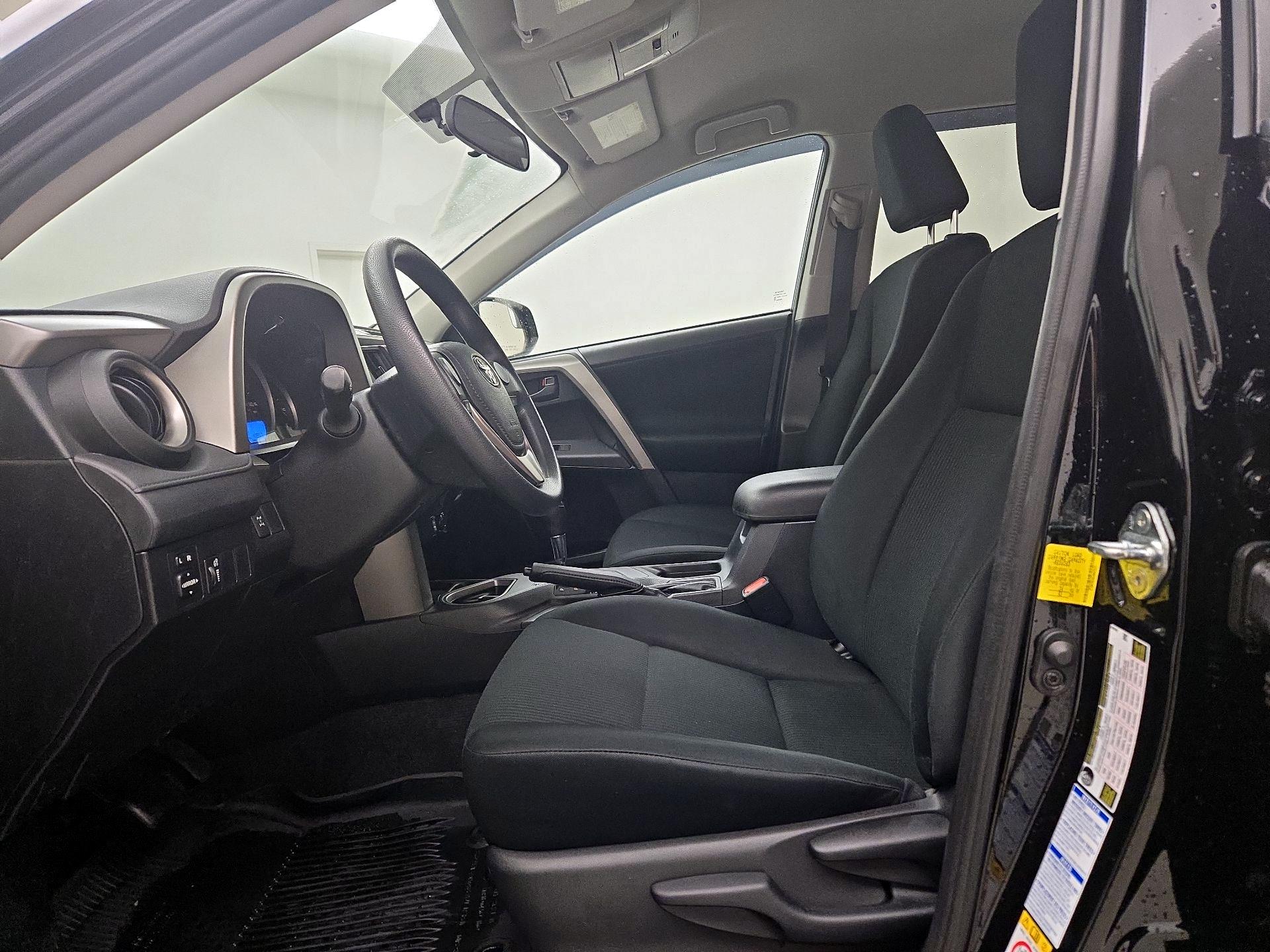 Thumbnail: 2016 Toyota RAV4 - 11