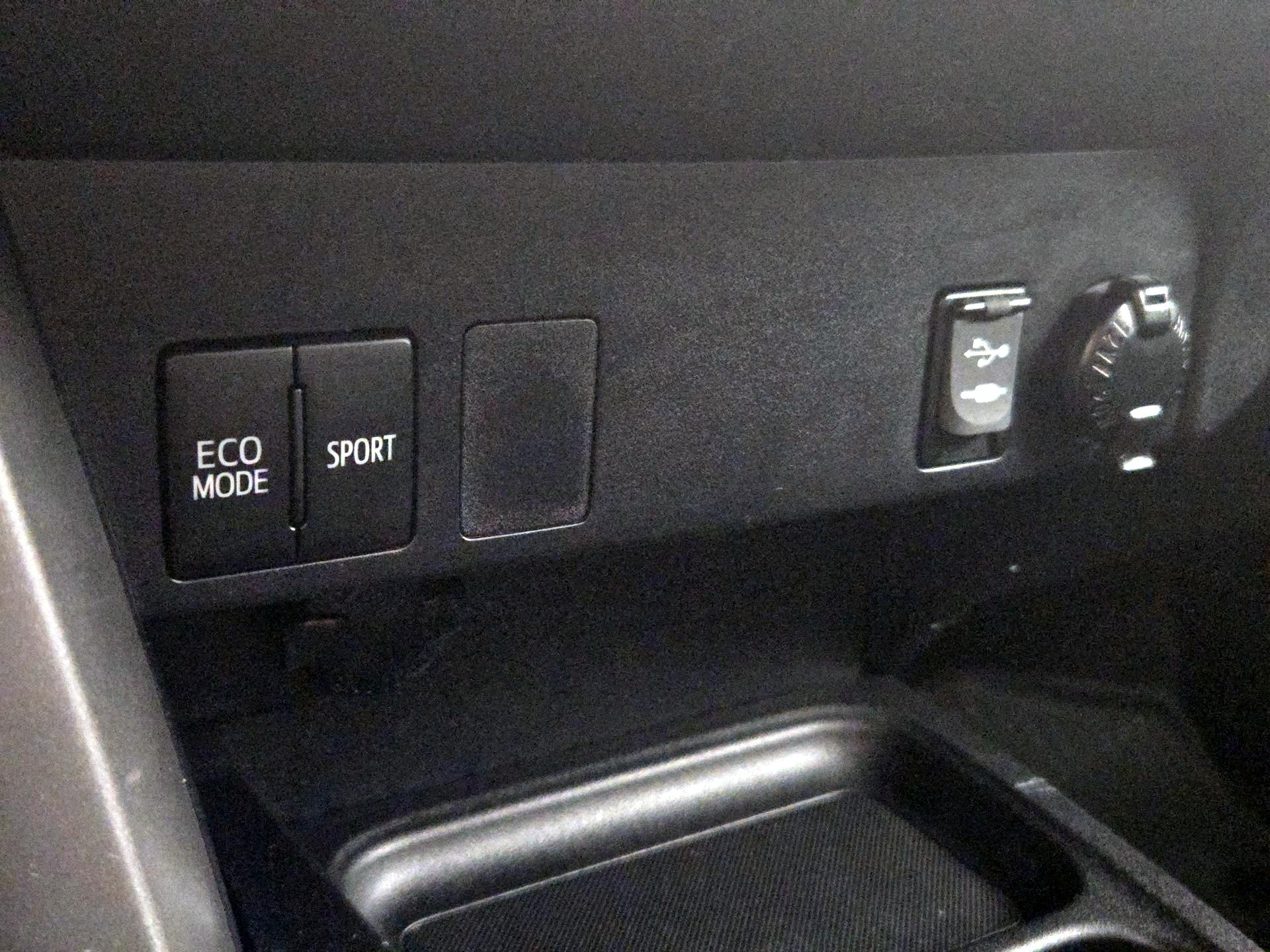Thumbnail: 2016 Toyota RAV4 - 18