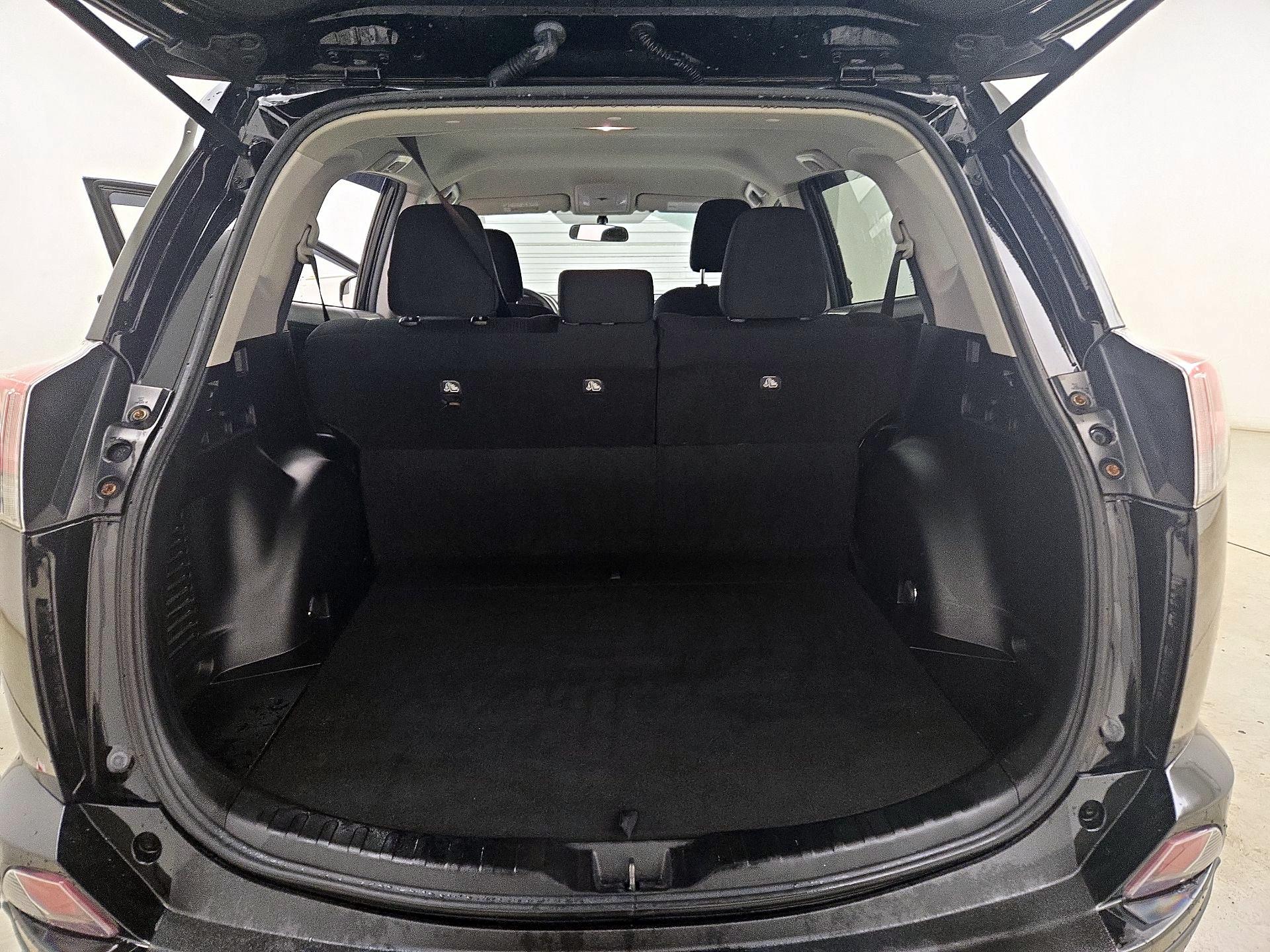 Thumbnail: 2016 Toyota RAV4 - 20