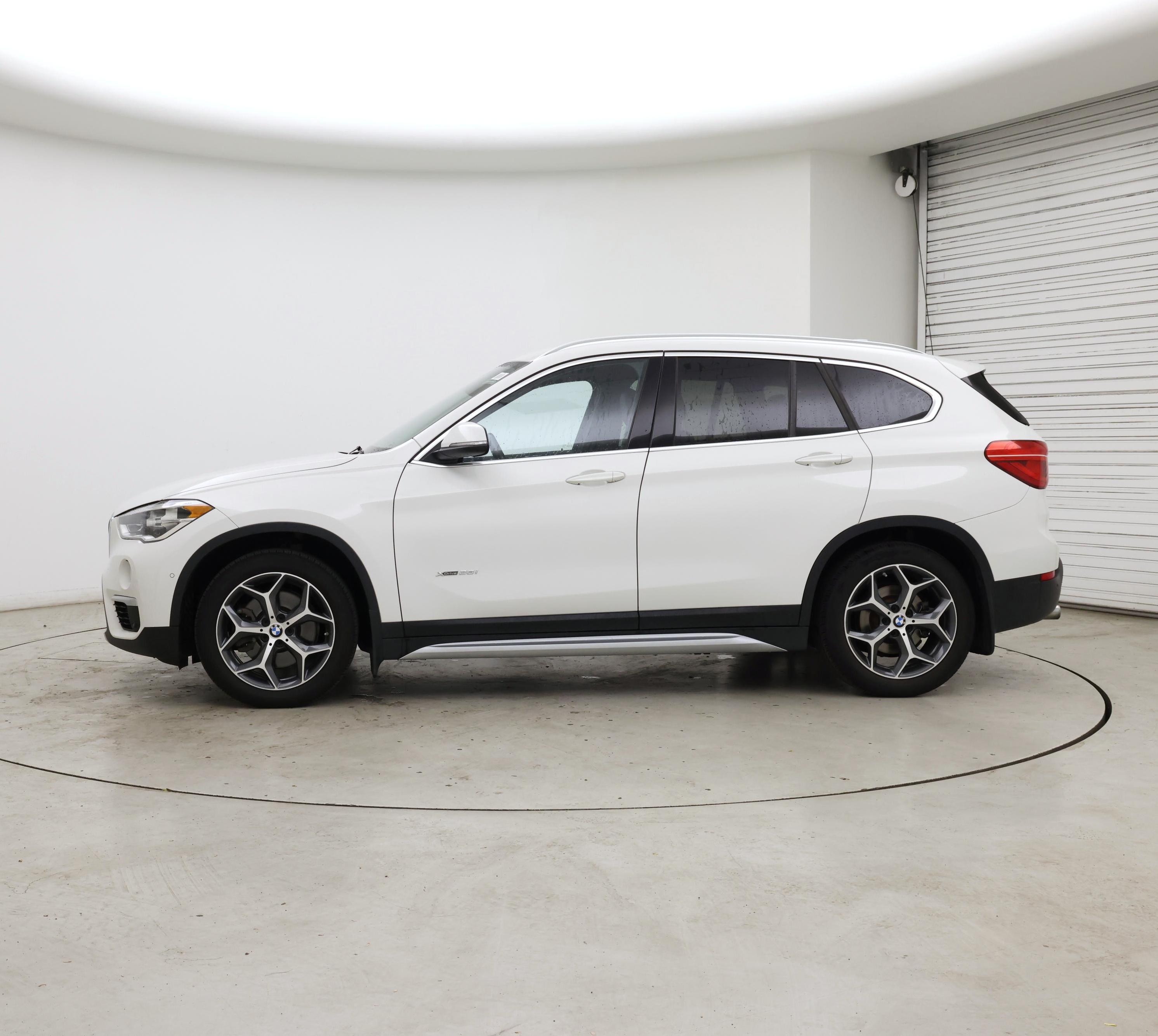 Thumbnail: 2017 BMW X1 - 3