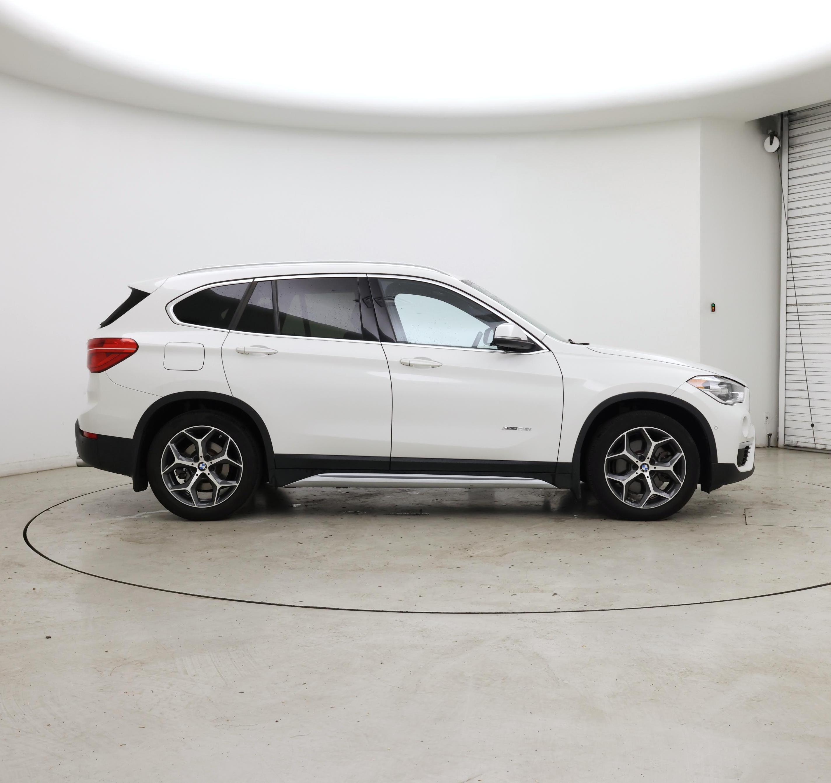 Thumbnail: 2017 BMW X1 - 7