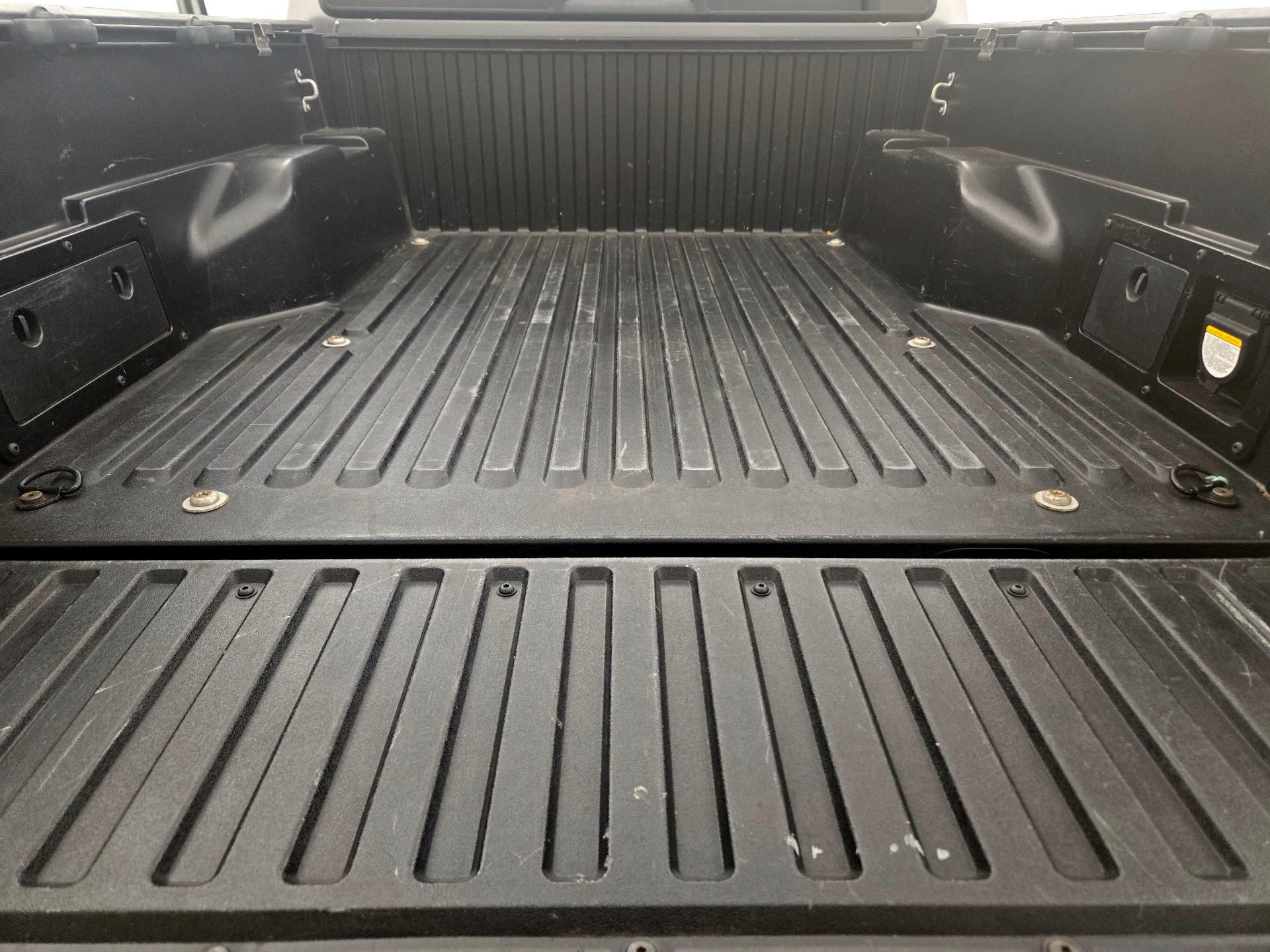 Thumbnail: 2015 Toyota Tacoma - 20