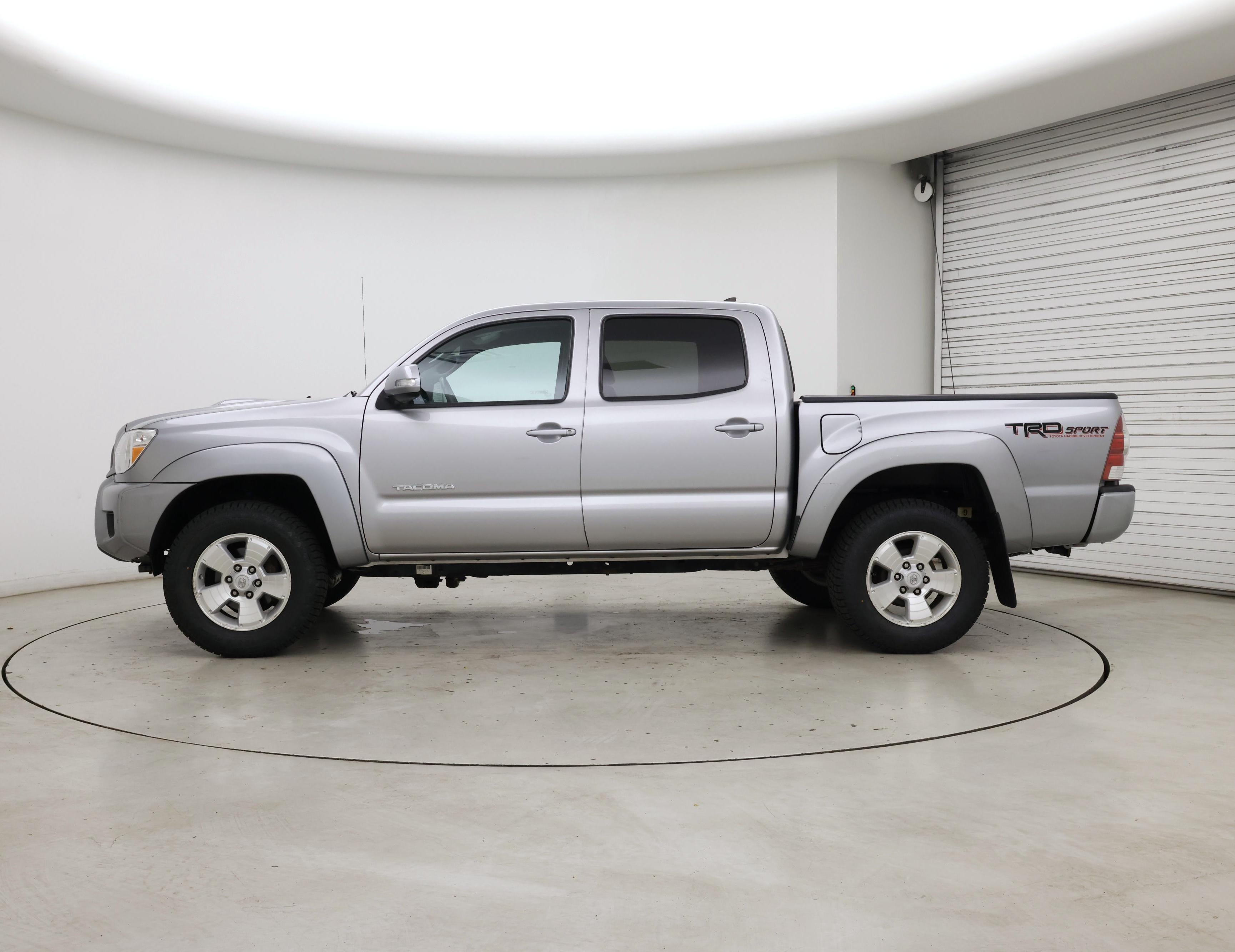 Thumbnail: 2015 Toyota Tacoma - 3