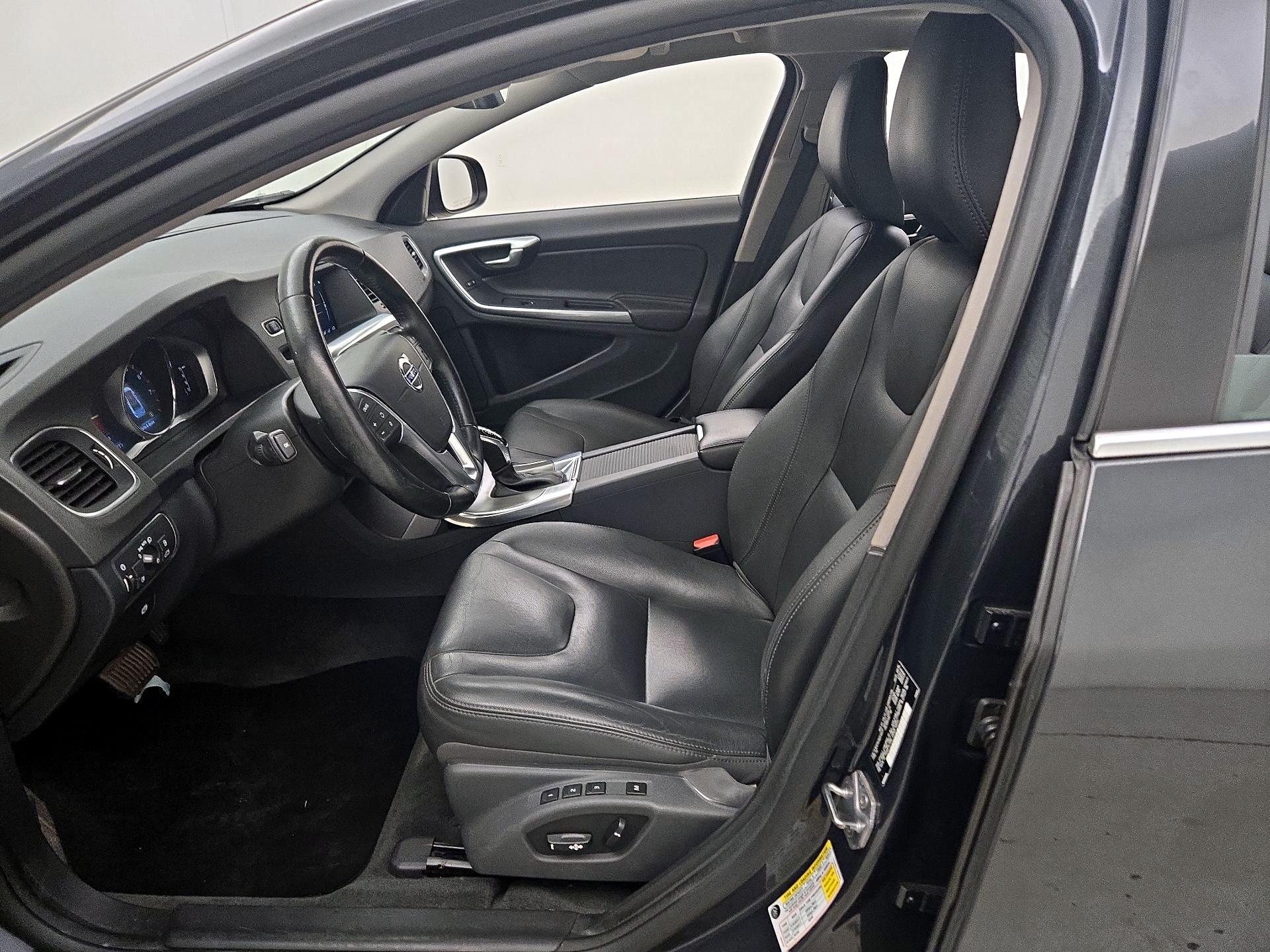 Thumbnail: 2016 Volvo S60 - 11