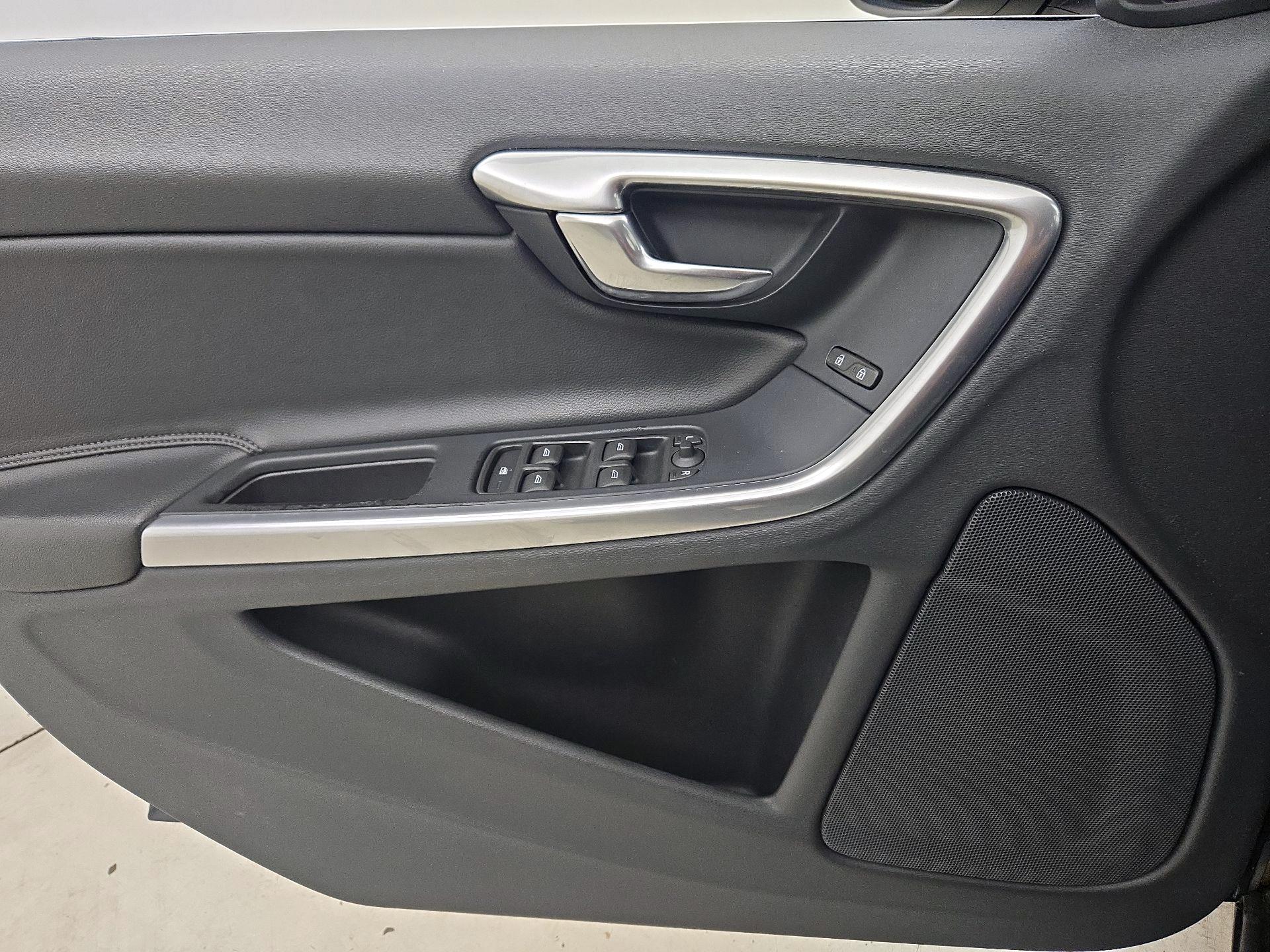 Thumbnail: 2016 Volvo S60 - 12