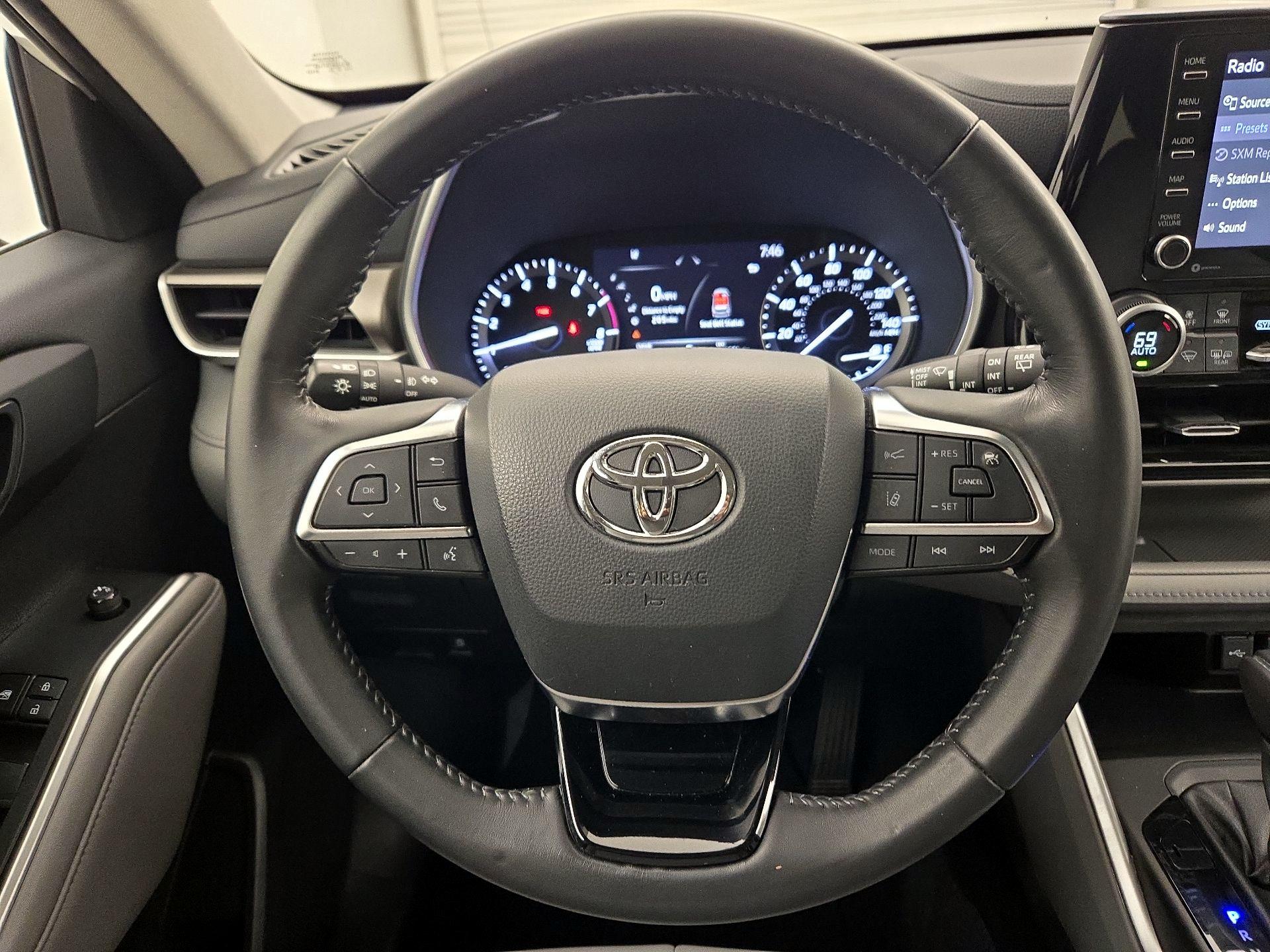 Thumbnail: 2021 Toyota Highlander - 10