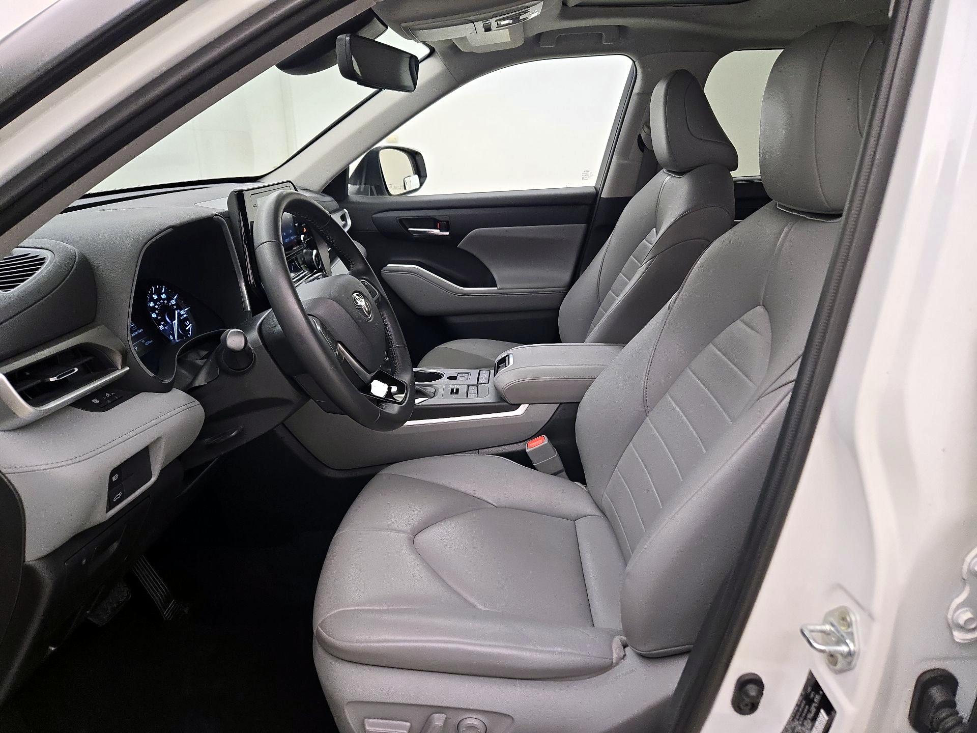 Thumbnail: 2021 Toyota Highlander - 11