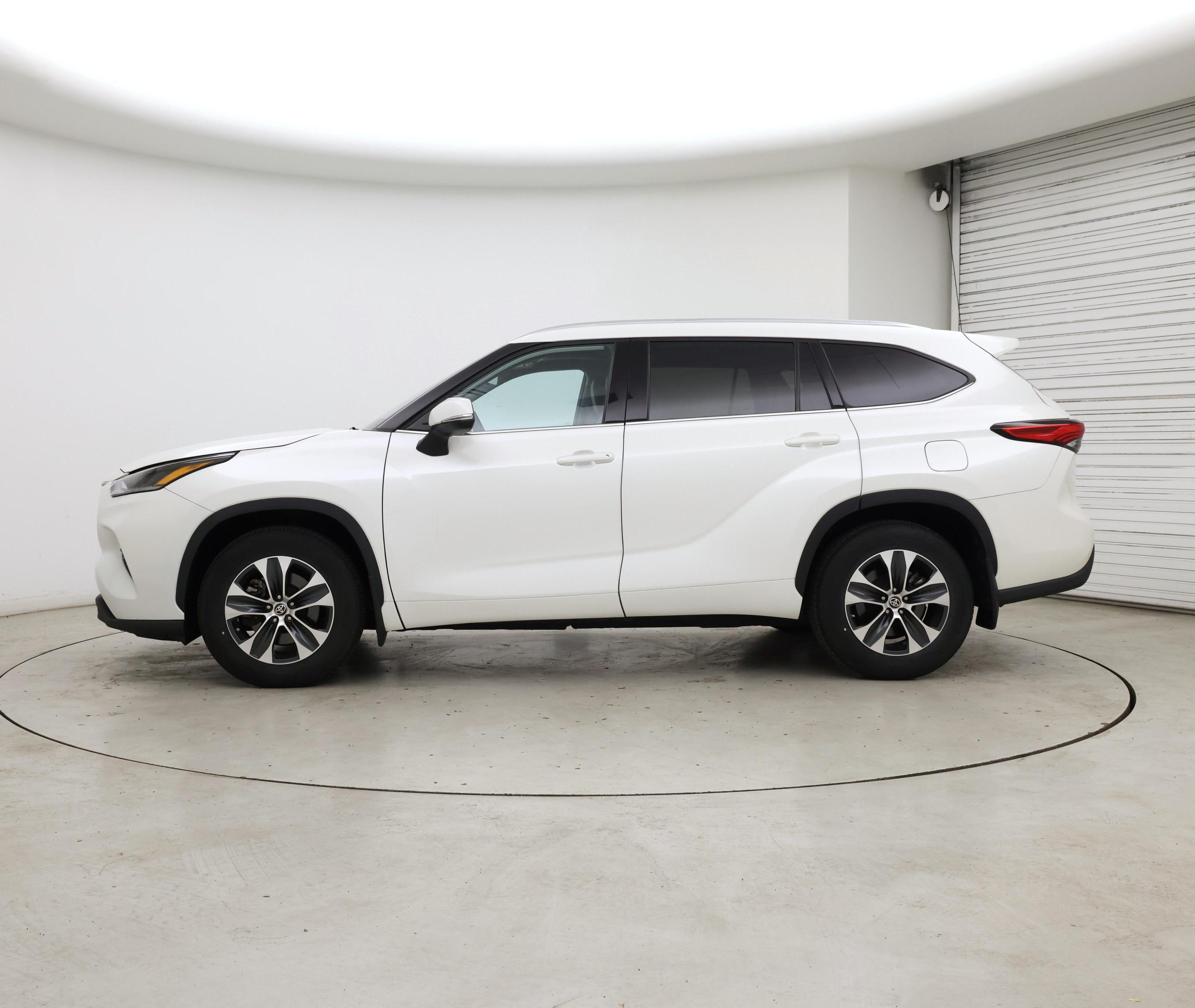 Thumbnail: 2021 Toyota Highlander - 3
