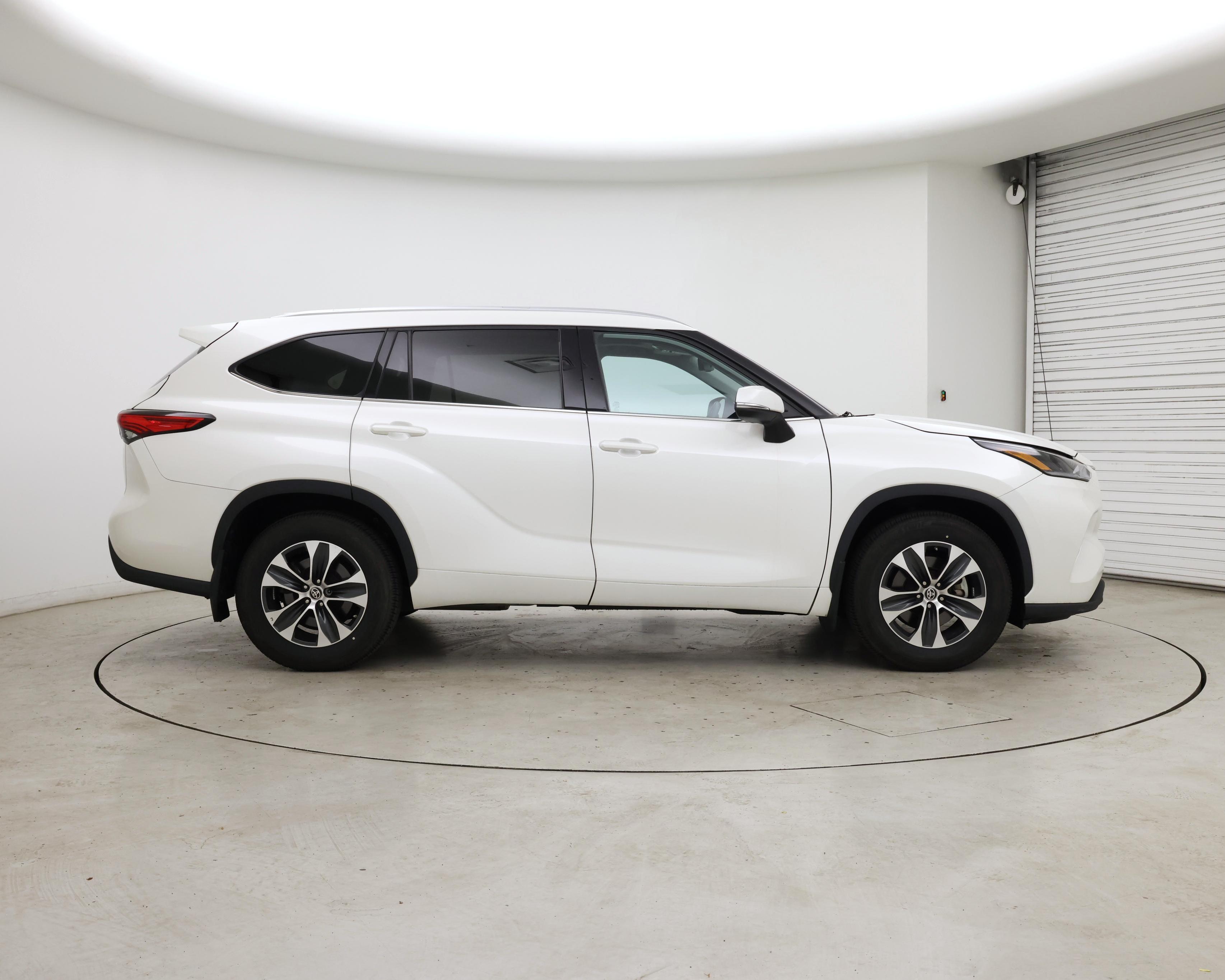 Thumbnail: 2021 Toyota Highlander - 7