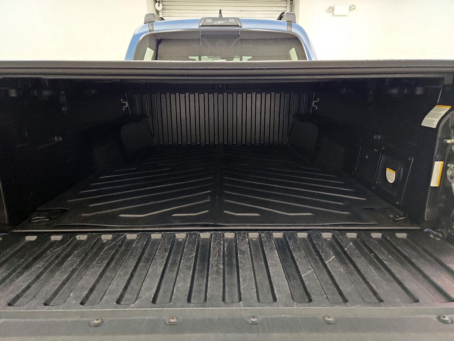 Thumbnail: 2019 Toyota Tacoma - 19