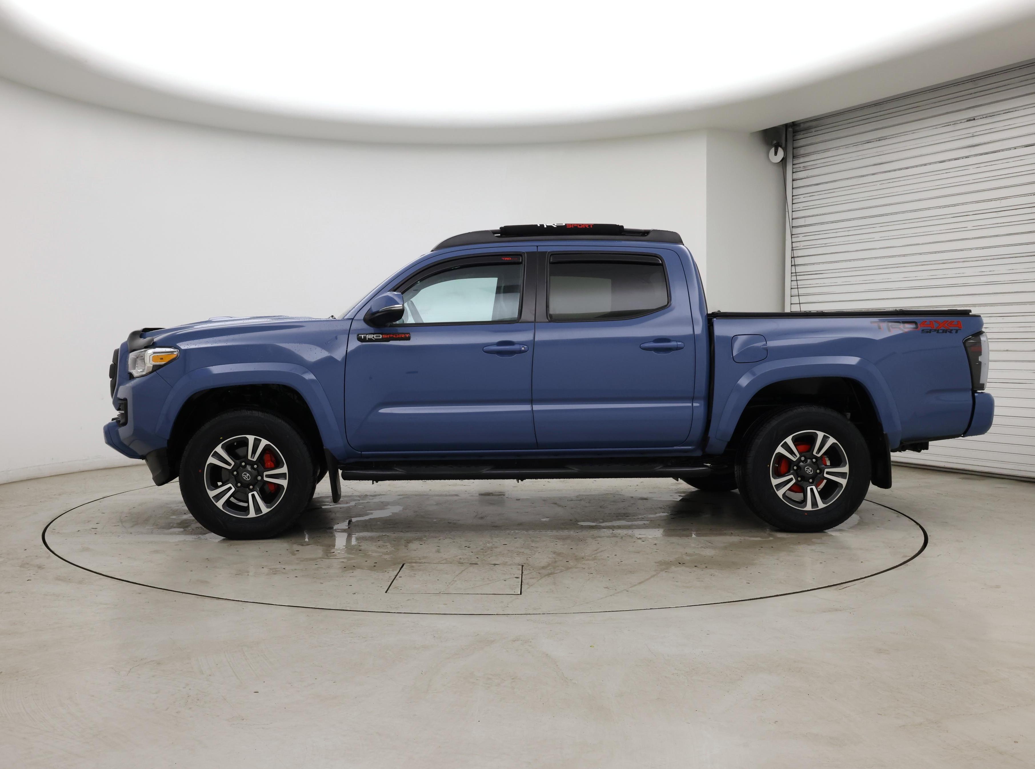 Thumbnail: 2019 Toyota Tacoma - 3