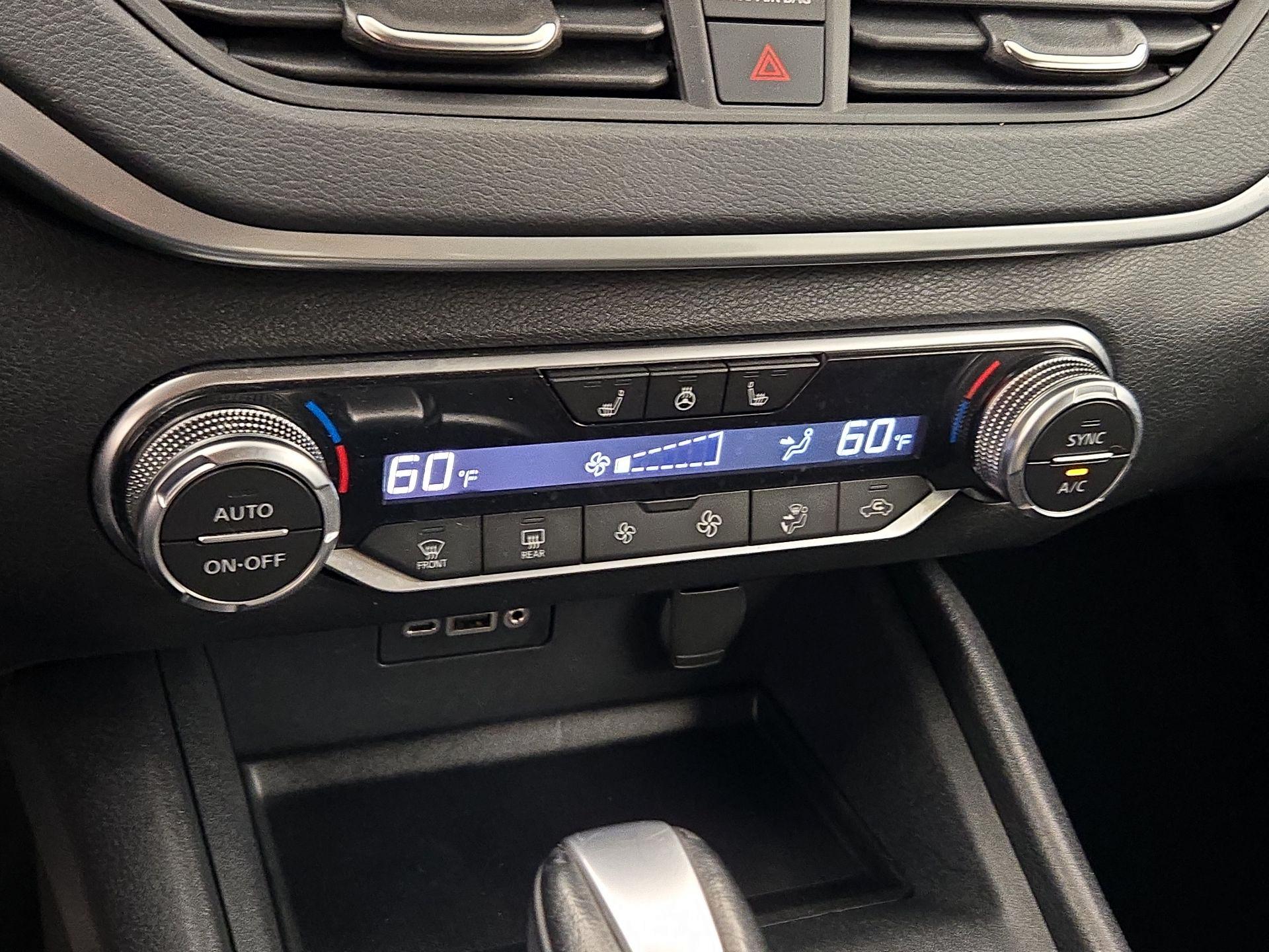 Thumbnail: 2019 Nissan Altima - 16