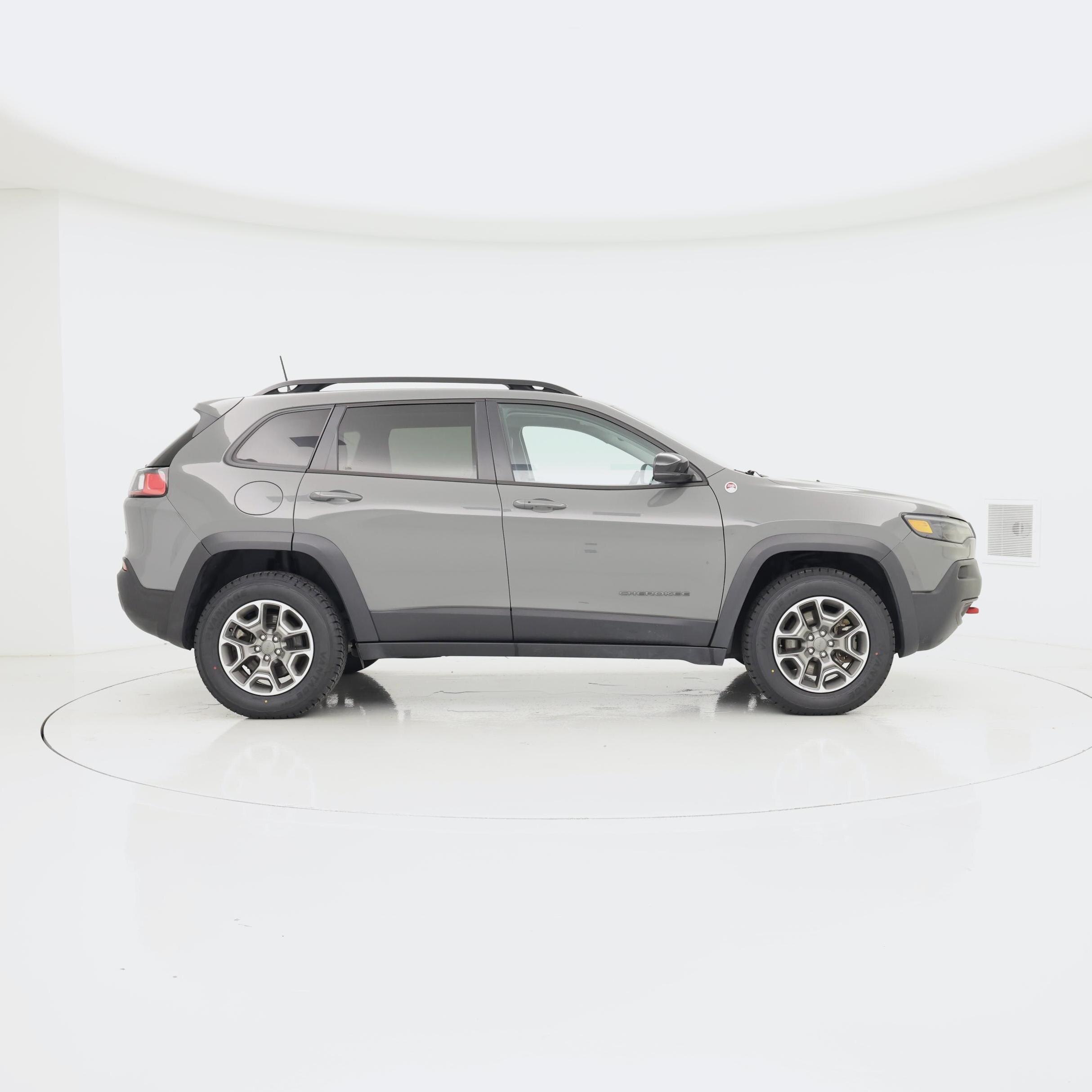 Thumbnail: 2022 Jeep Cherokee - 7