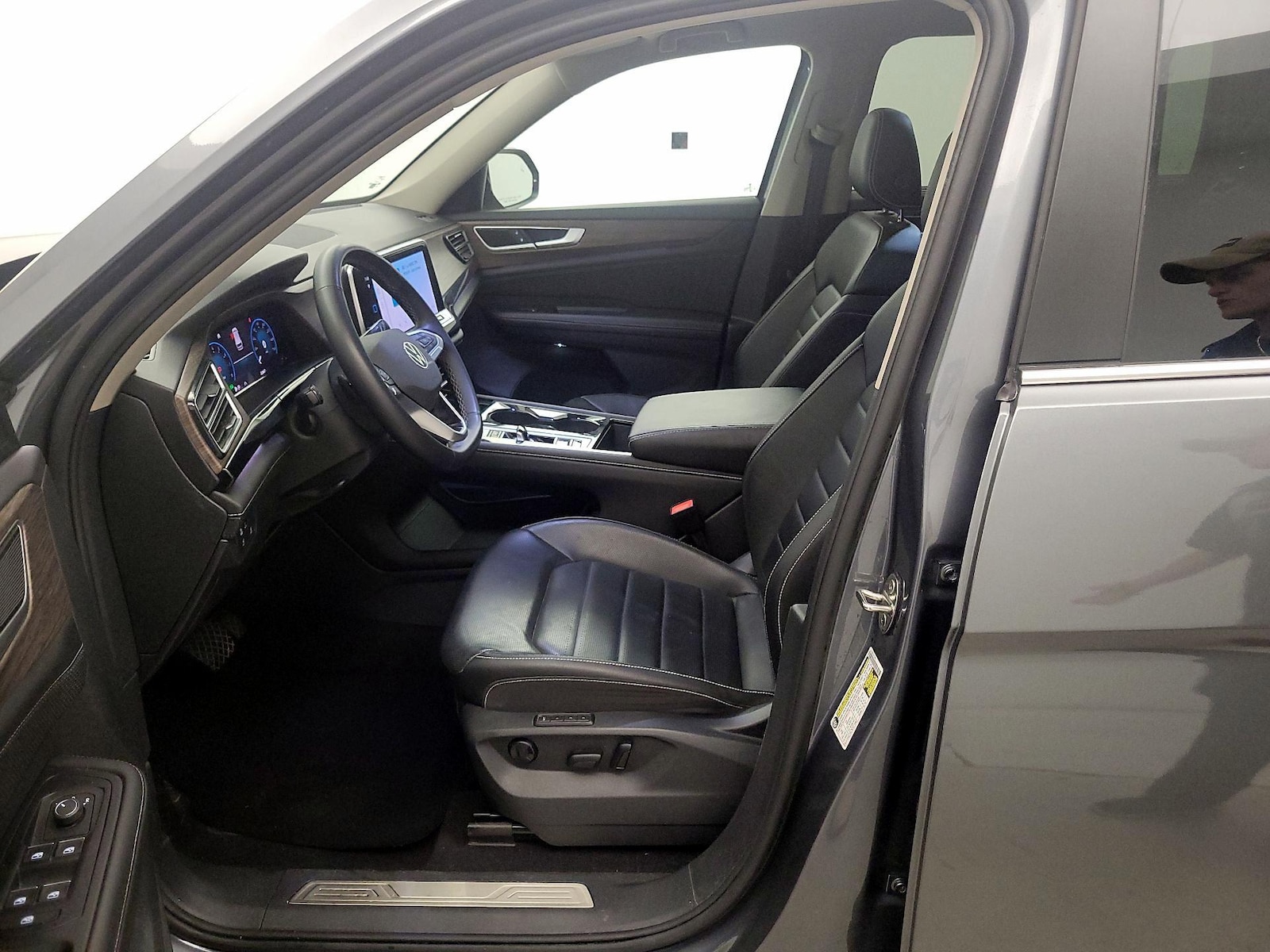 2025 Volkswagen Atlas SEL - Photo 12