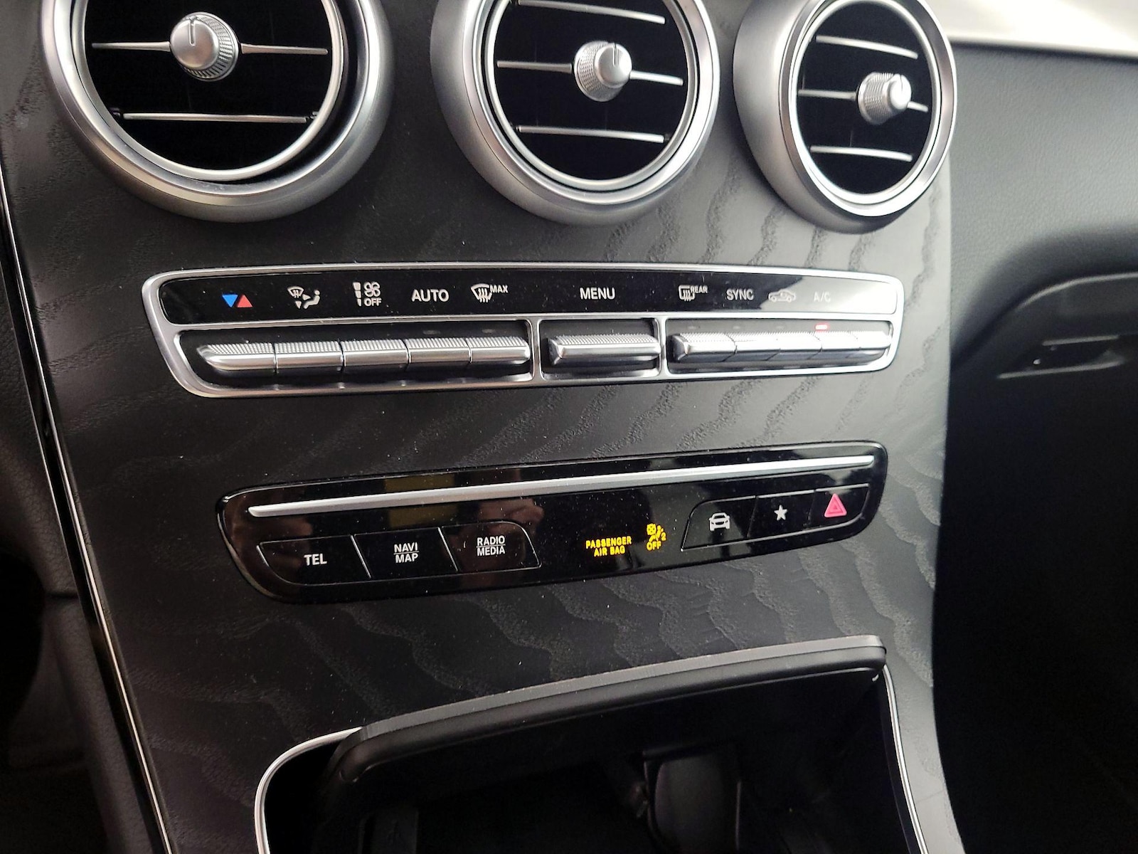 2022 Mercedes-Benz GLC GLC300 - Photo 17
